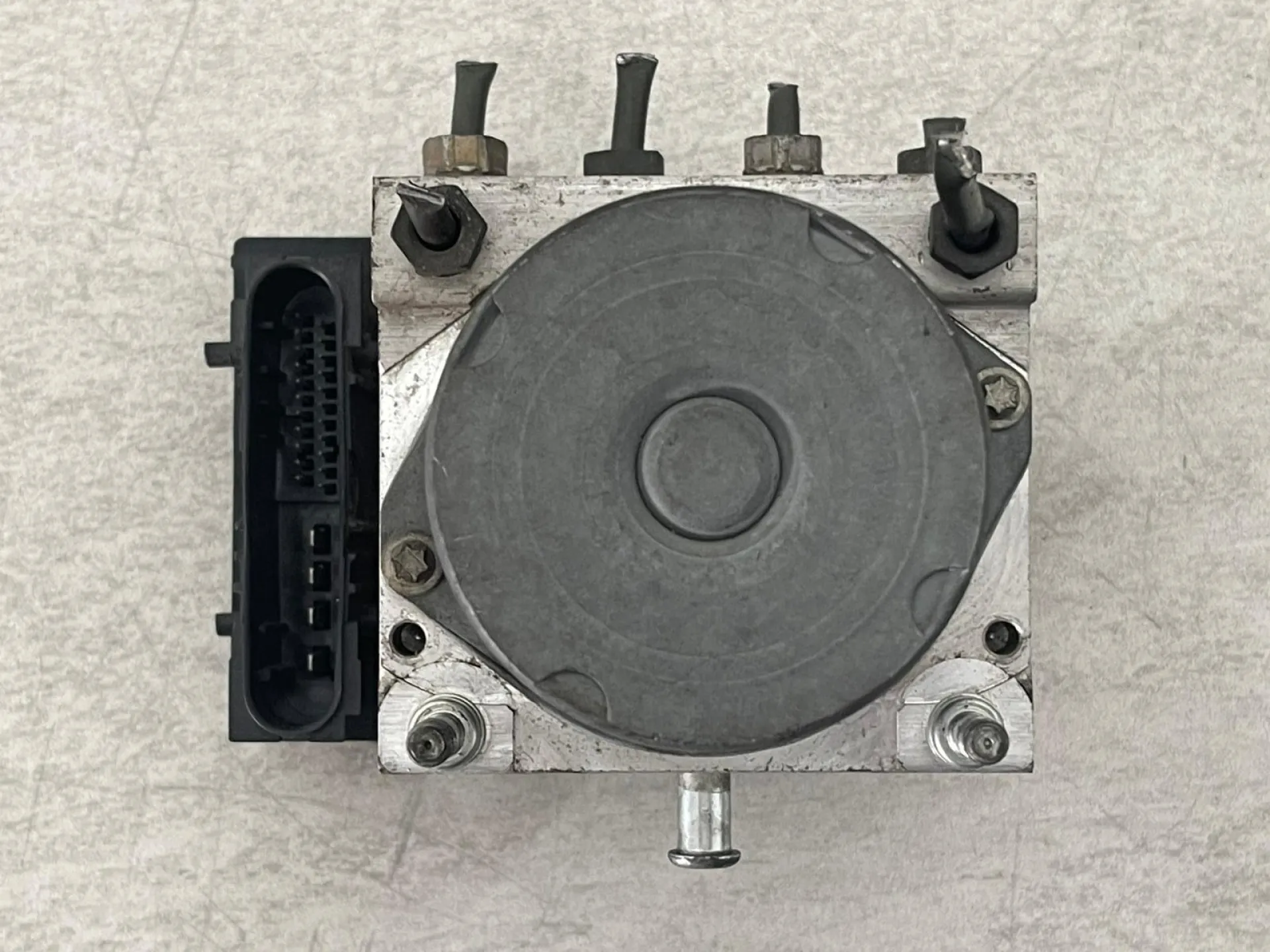 ABS con codice 47660AX600 da NISSAN Micra 5° Serie con codice motore CR12 Benzina 1200 (05>07)