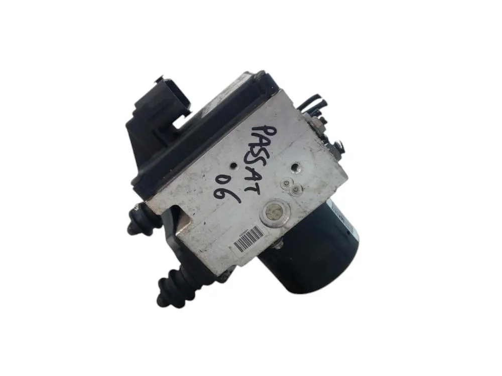 ABS con codice 15535002 da VOLKSWAGEN Passat Berlina 4° Serie Diesel 2000 (05>10)