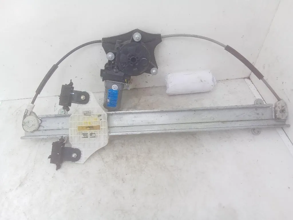 ALZACRISTALLO ELETTRICO ANT. DX con codice 82402-b4110 da HYUNDAI i10 2° Serie (11>)