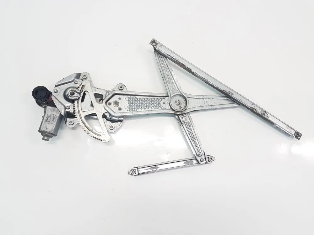 ALZACRISTALLO ELETTRICO ANT. DX con codice 8571052030 da PASSEGGERO TOYOTA Yaris Serie (99>03) 1000 Benzina 50 (2002)
