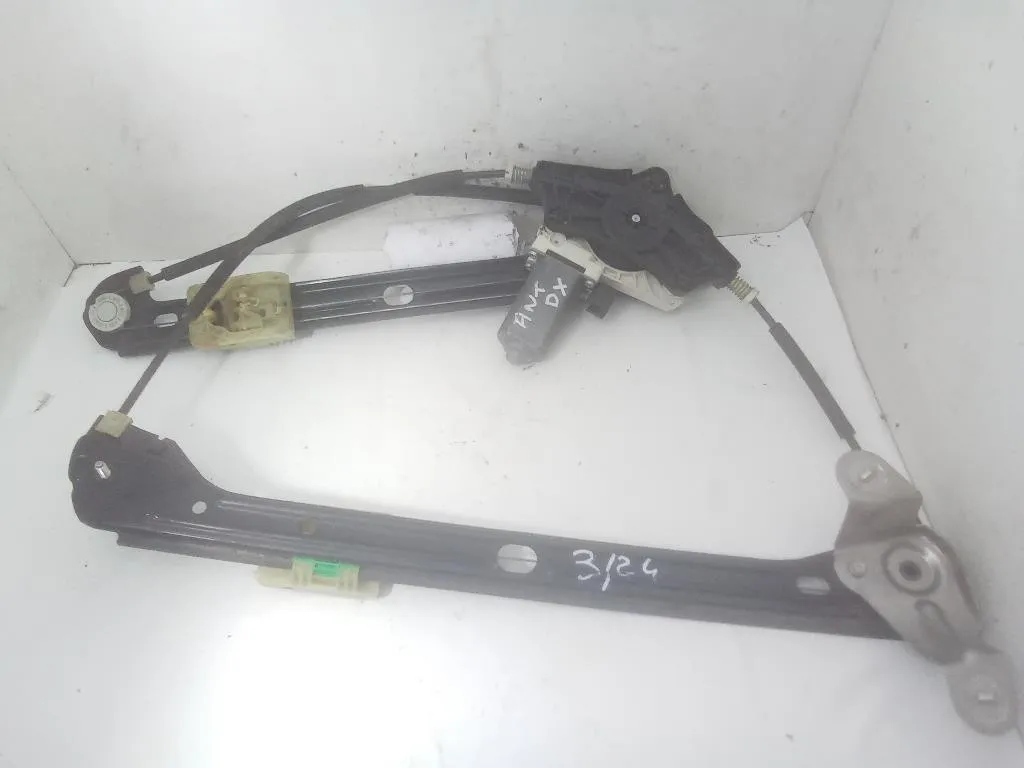 ALZACRISTALLO ELETTRICO ANT. DX con codice 5G4837462H da VOLKSWAGEN Golf 7 Berlina (12>)