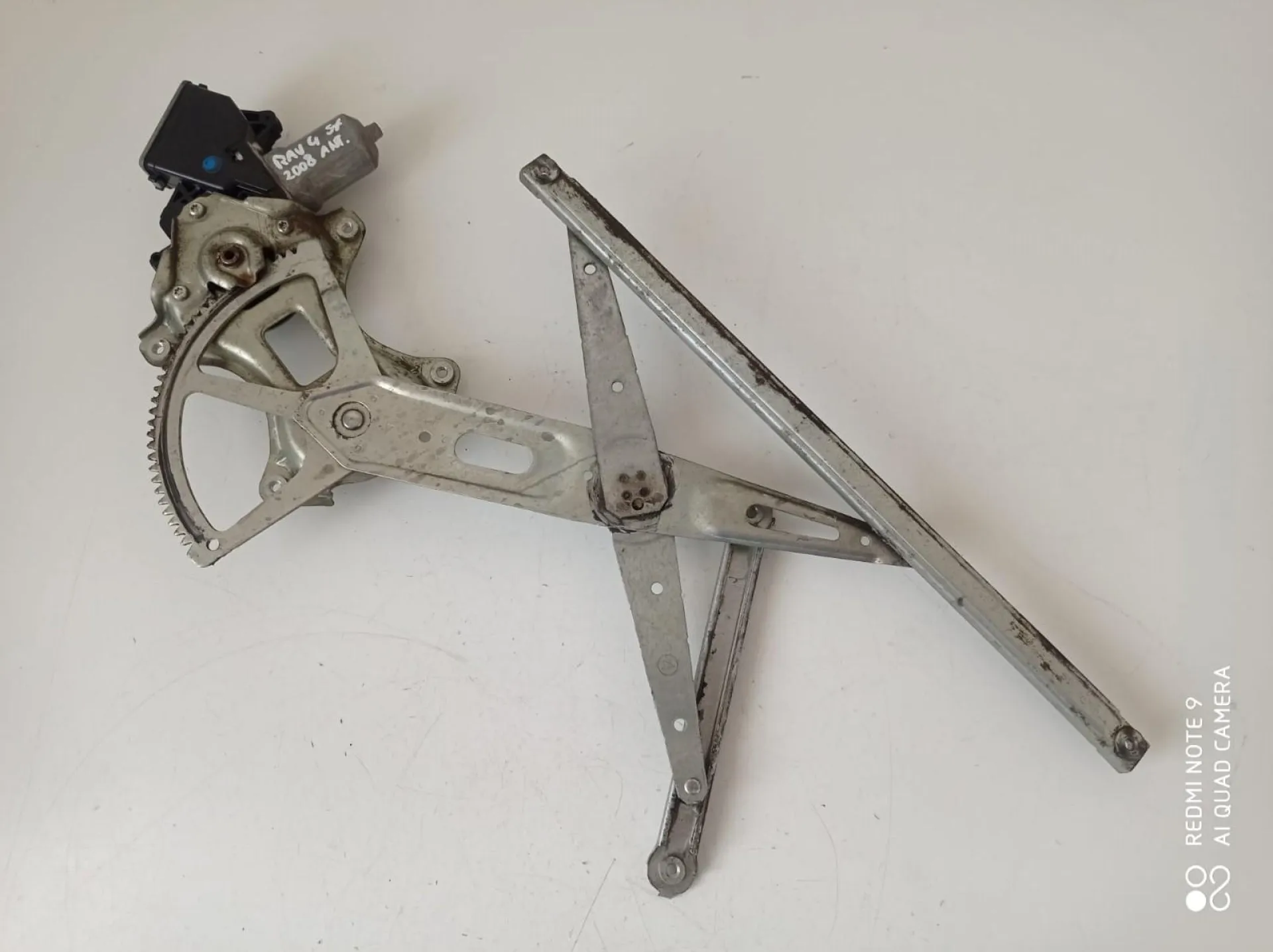 ALZACRISTALLO ELETTRICO ANT. SX con codice 422520-10540 da TOYOTA Rav4 4° Serie (05>09)