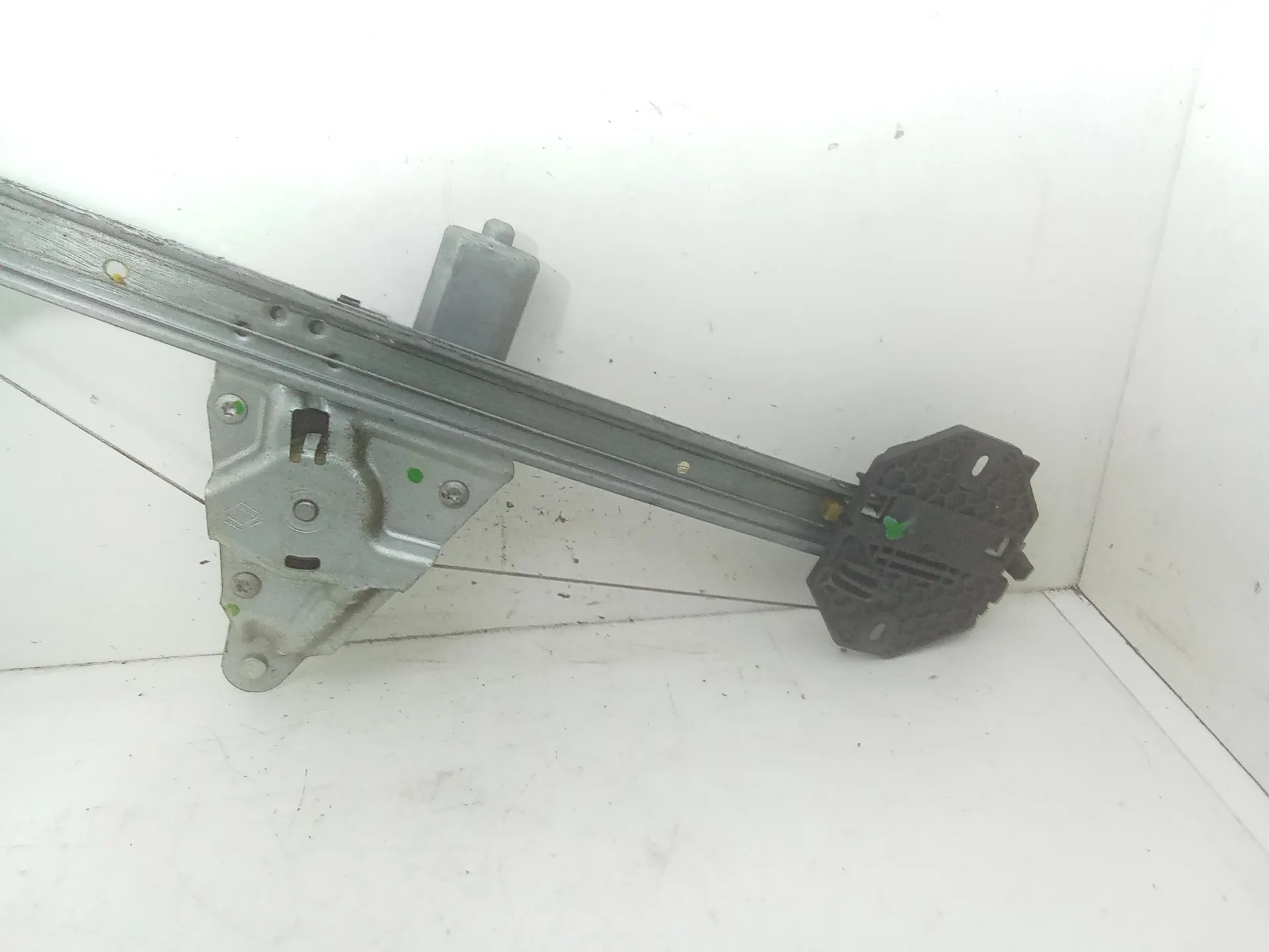 ALZACRISTALLO ELETTRICO POST. DX con codice 827208057r da DACIA Sandero Serie II (12>20)