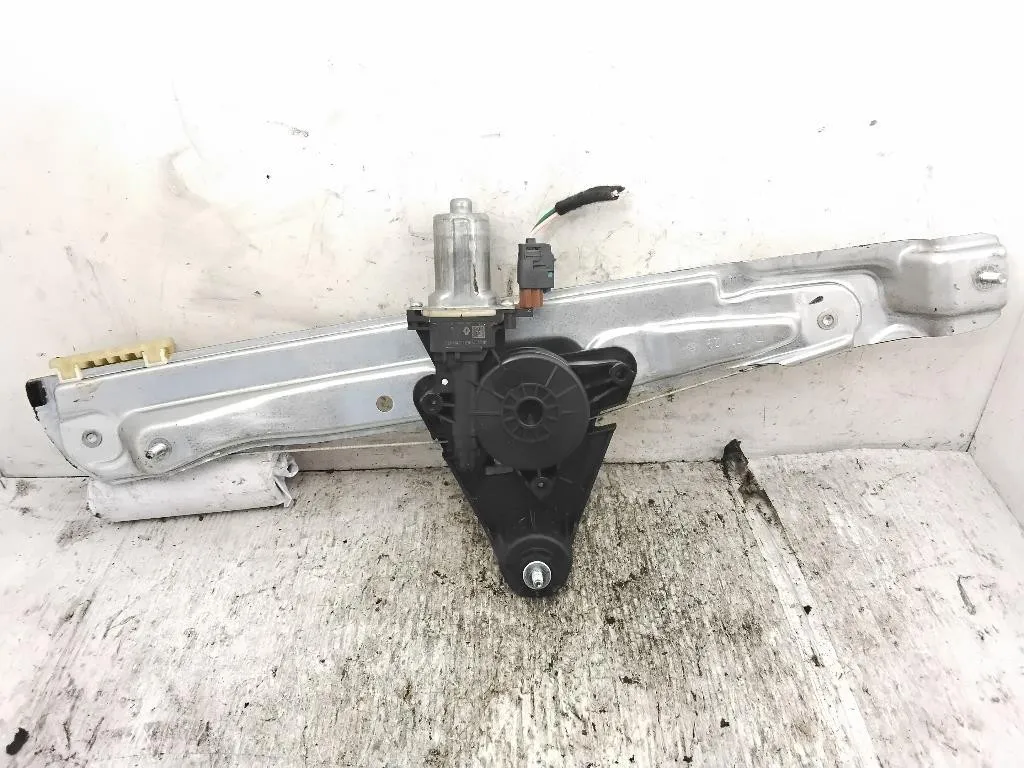 ALZACRISTALLO ELETTRICO POST. DX con codice 827208705r da DACIA Sandero Serie (21>)