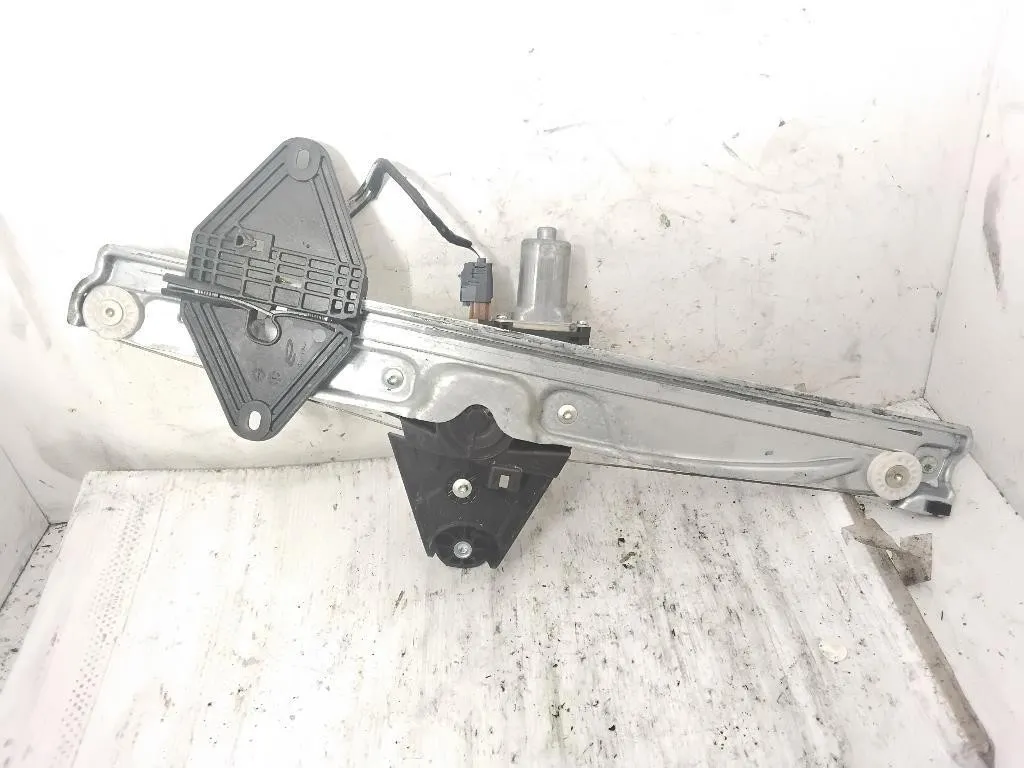 ALZACRISTALLO ELETTRICO POST. SX con codice 827210075R-B da DACIA Sandero Serie (21>)