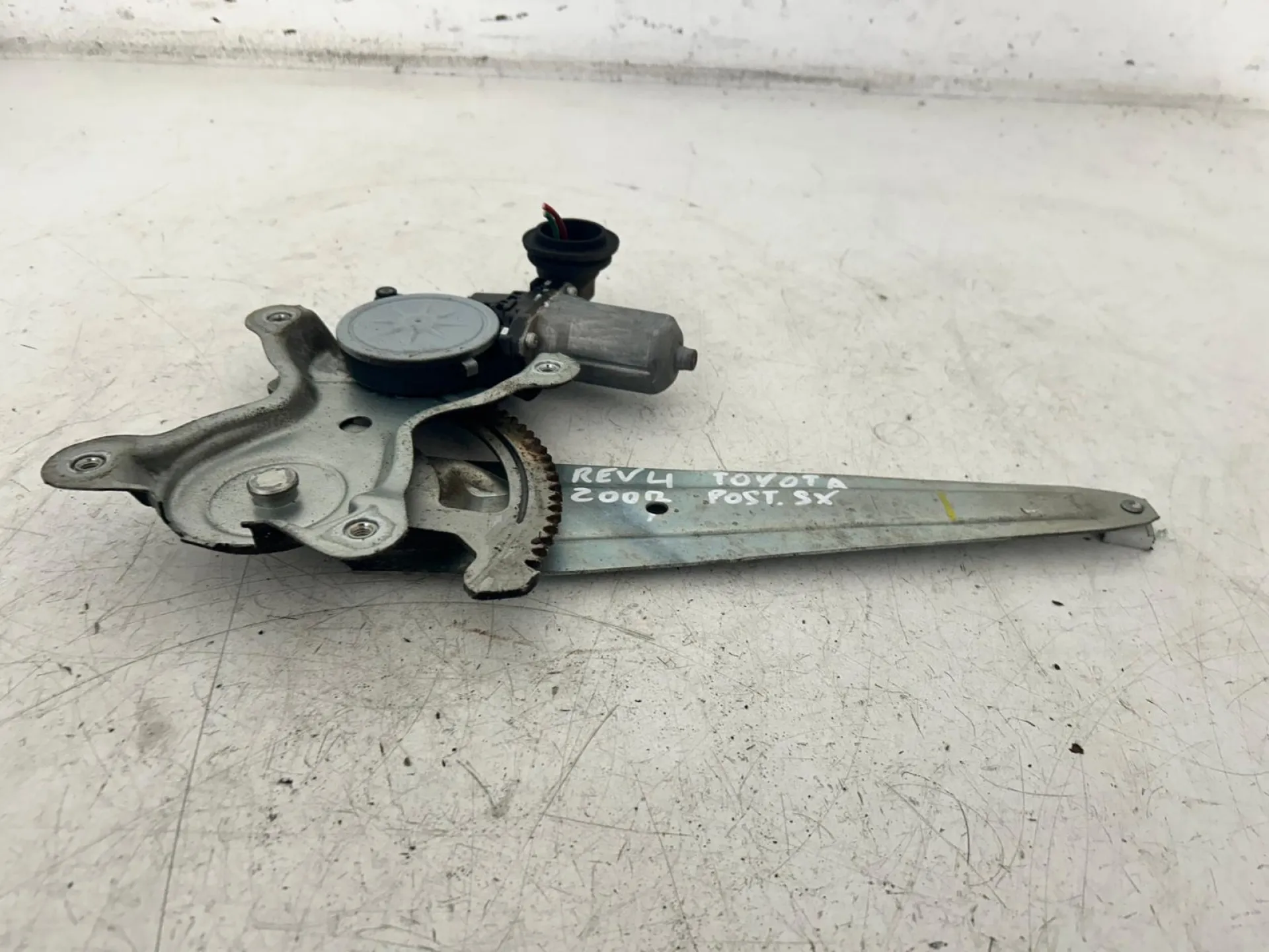 ALZACRISTALLO ELETTRICO POST. SX TOYOTA Rav4 4° Serie 6980442040 (05>09)