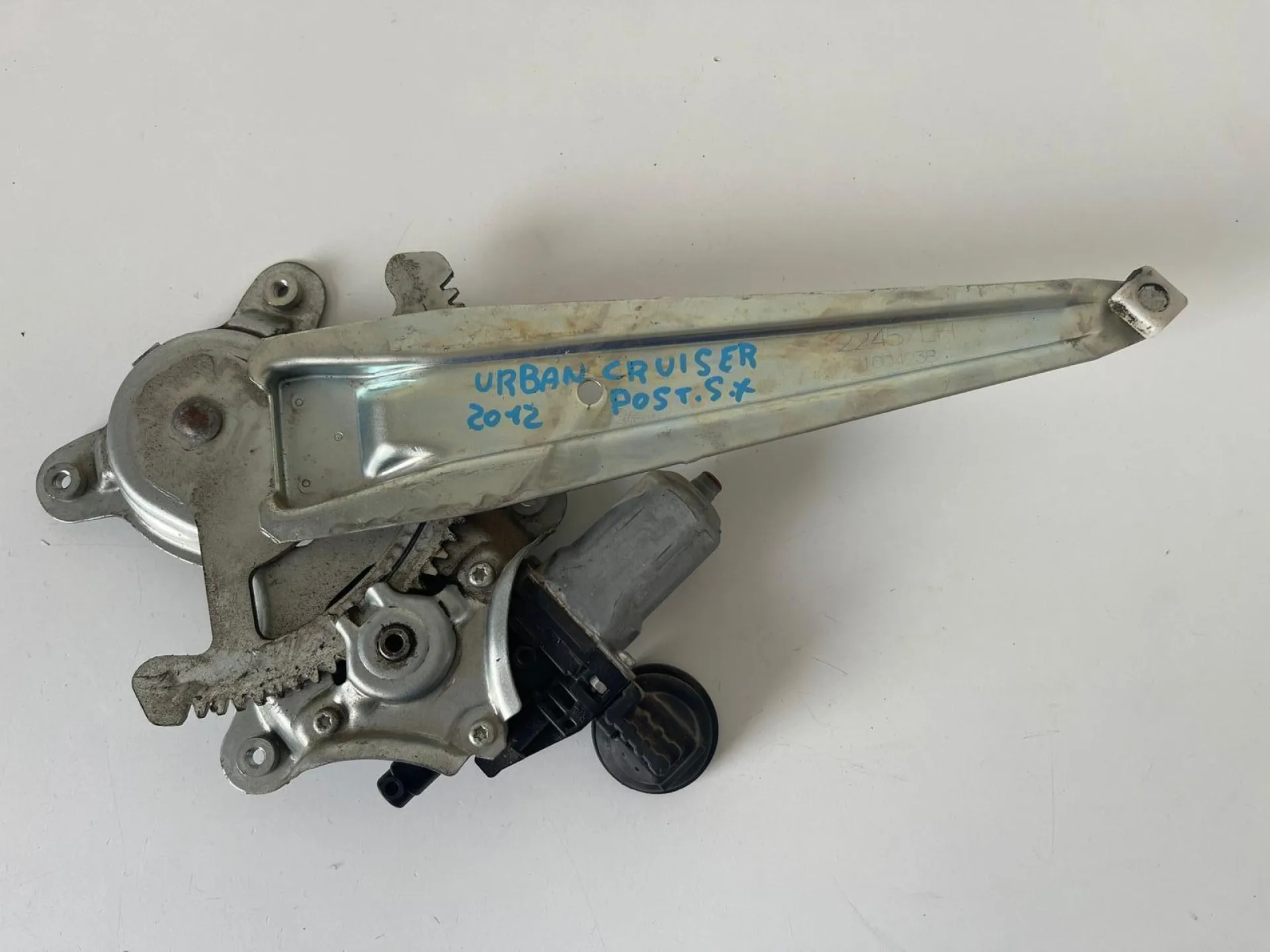 ALZACRISTALLO ELETTRICO POST. SX con codice 85710-35180 da TOYOTA Urban Cruiser 1° Serie (09>)
