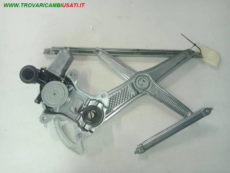 ALZACRISTALLO ELETTRICO PORTA ANT. DX 1 SP 2 PIN TOYOTA - YARIS - 1999 > 2003, TOYOTA - YARIS - 2003 > 2005 CODICE/I: OE 6980152010 TY320W025 999-U1561006