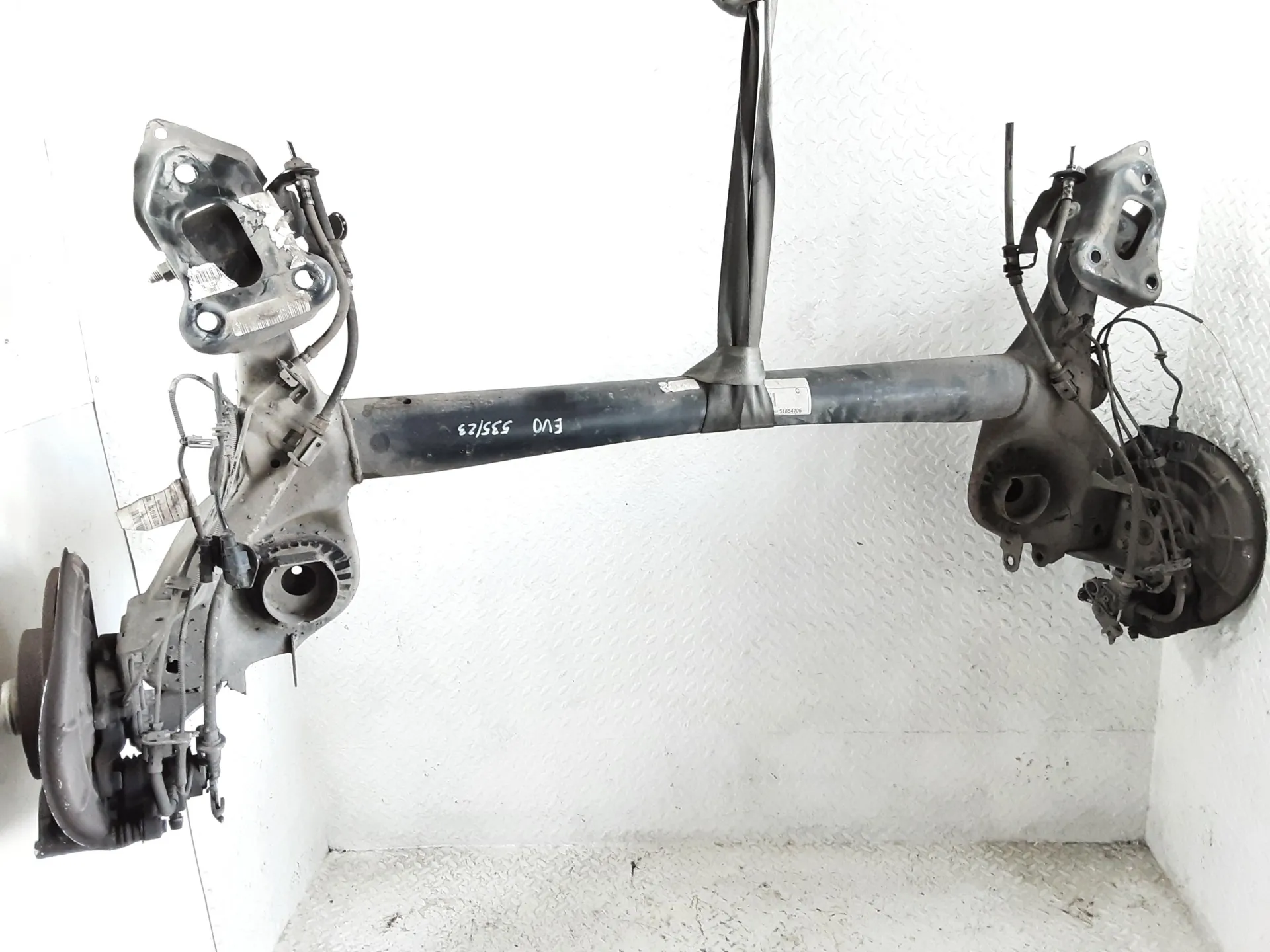 ASSALE POSTERIORE con codice 51854706 da FIAT Grande Punto 3° Serie 350 A1.000 Bifuel/Metano 1400 (12>)