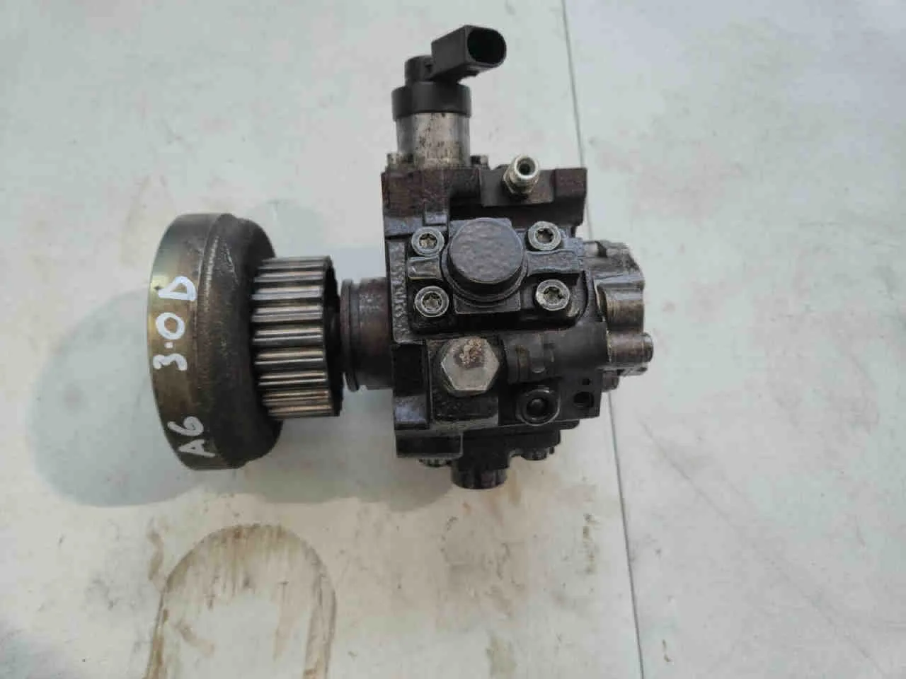 Pompa iniezione Diesel AUDI A6 Allroad Serie C6 (4FH) (06>12) del 2006 - 2012  CODICE RICAMBIO : 0986437092