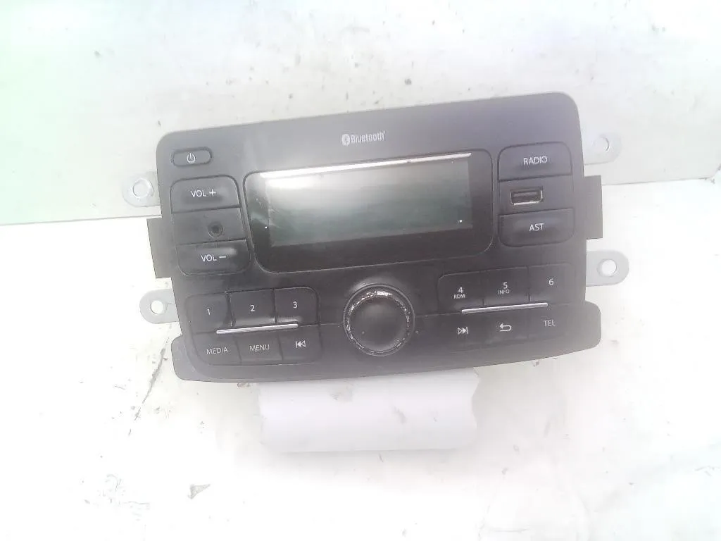 AUTORADIO con codice 281156864R da DACIA Sandero Serie II (12>20)