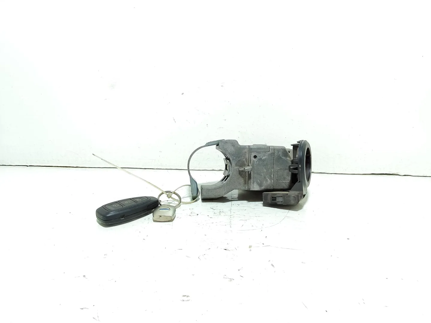 BLOCCASTERZO ELETTRICO con codice 8A6T15607AC da FORD B - Max Berlina (12>)