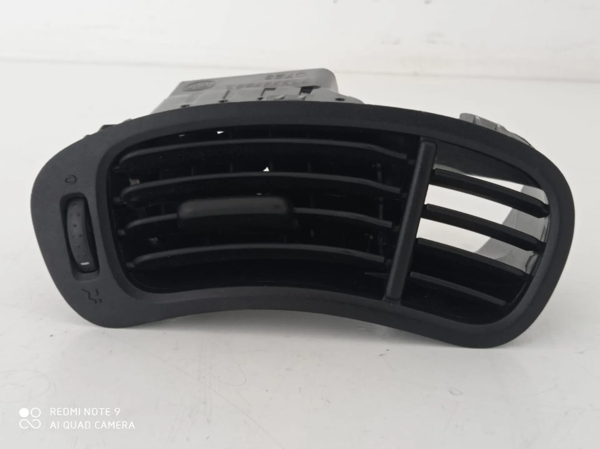 BOCCHETTA ARIA CRUSCOTTO SX con codice 735597683 da FIAT Panda 3° Serie (12>)