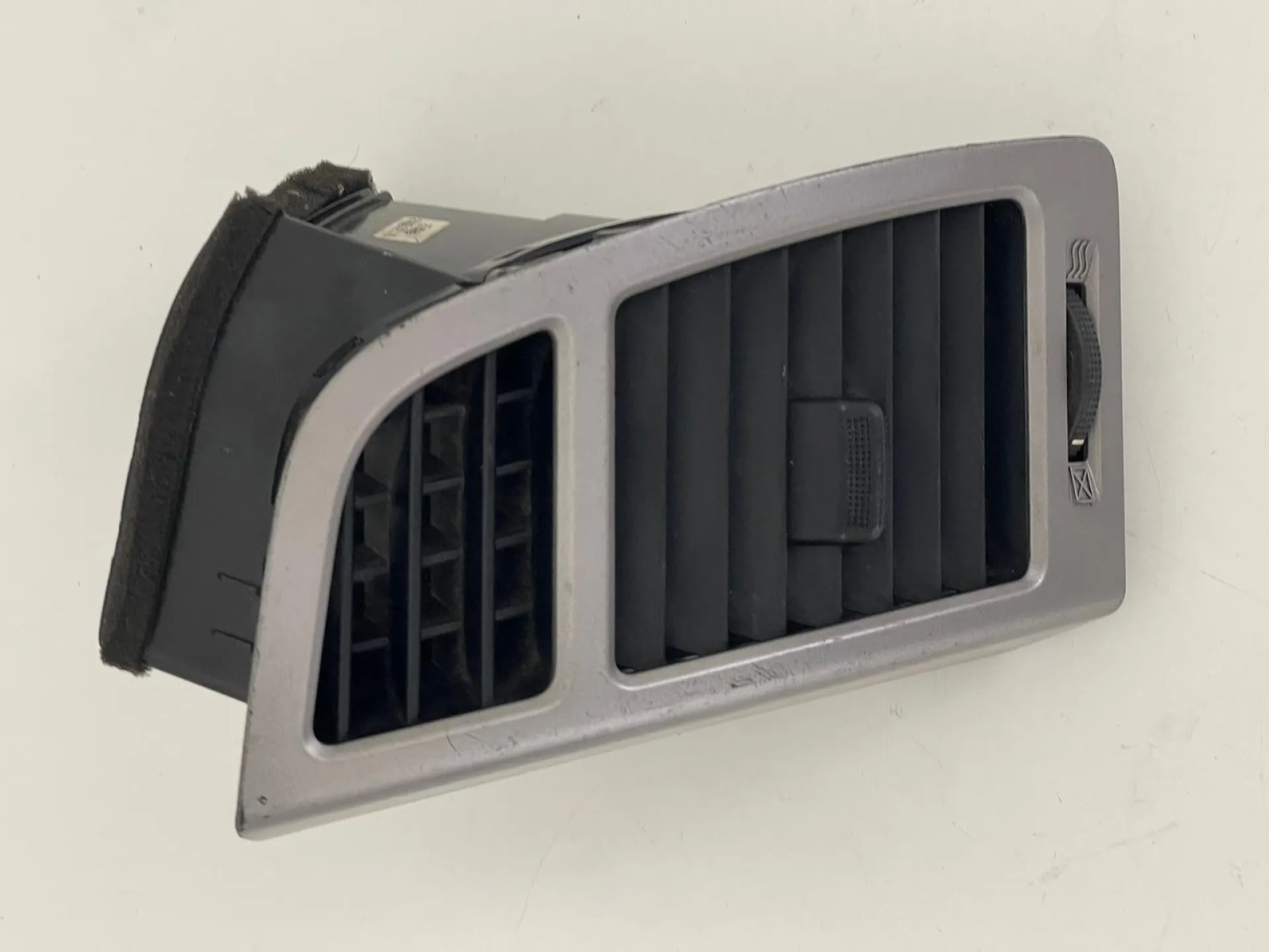 BOCCHETTA ARIA CRUSCOTTO SX con codice 97460-1J000 da HYUNDAI i20 Serie (12>18)