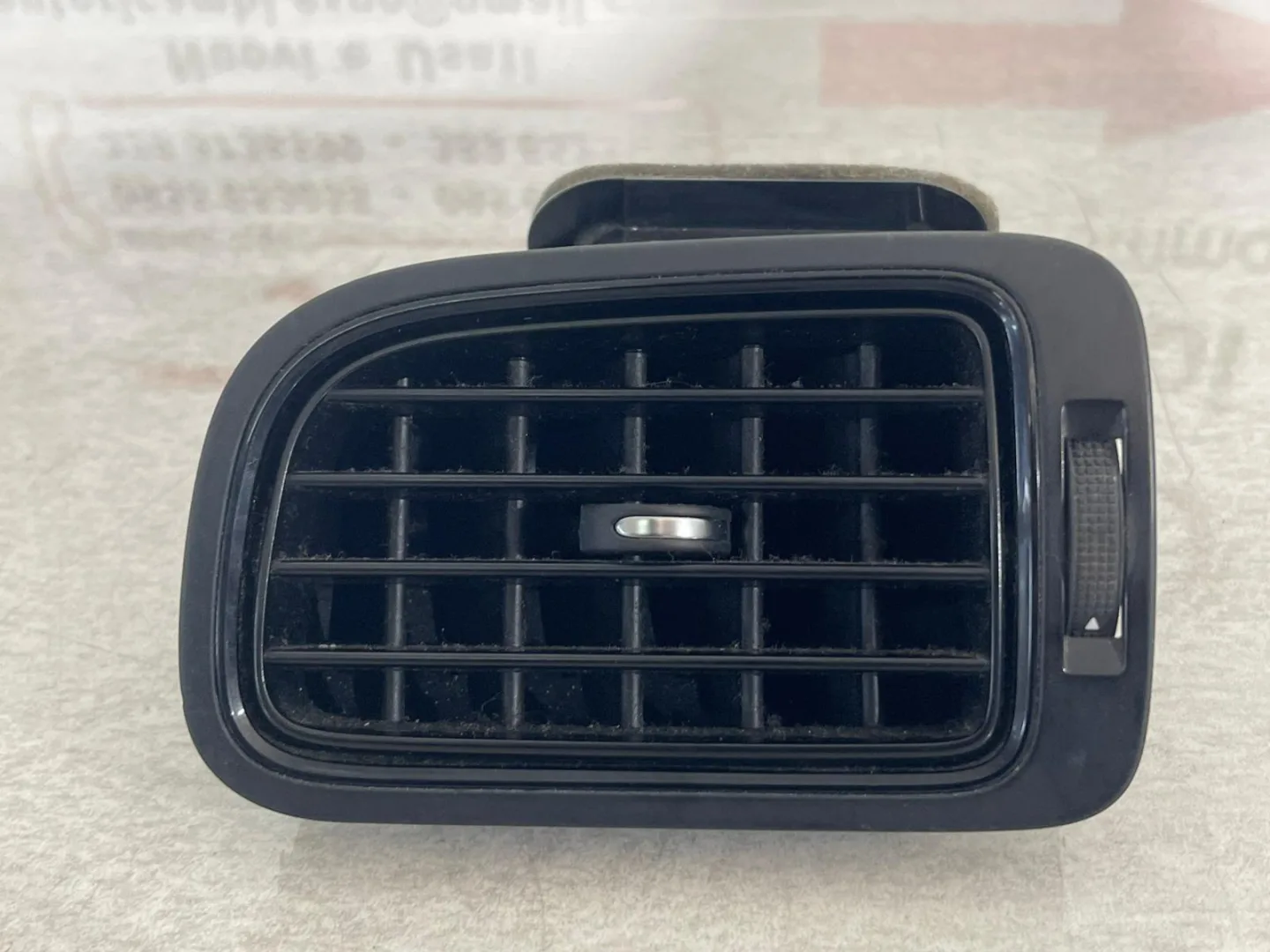BOCCHETTA ARIA CRUSCOTTO SX con codice 6RF819703 da VOLKSWAGEN Polo 5° Serie (09>17)