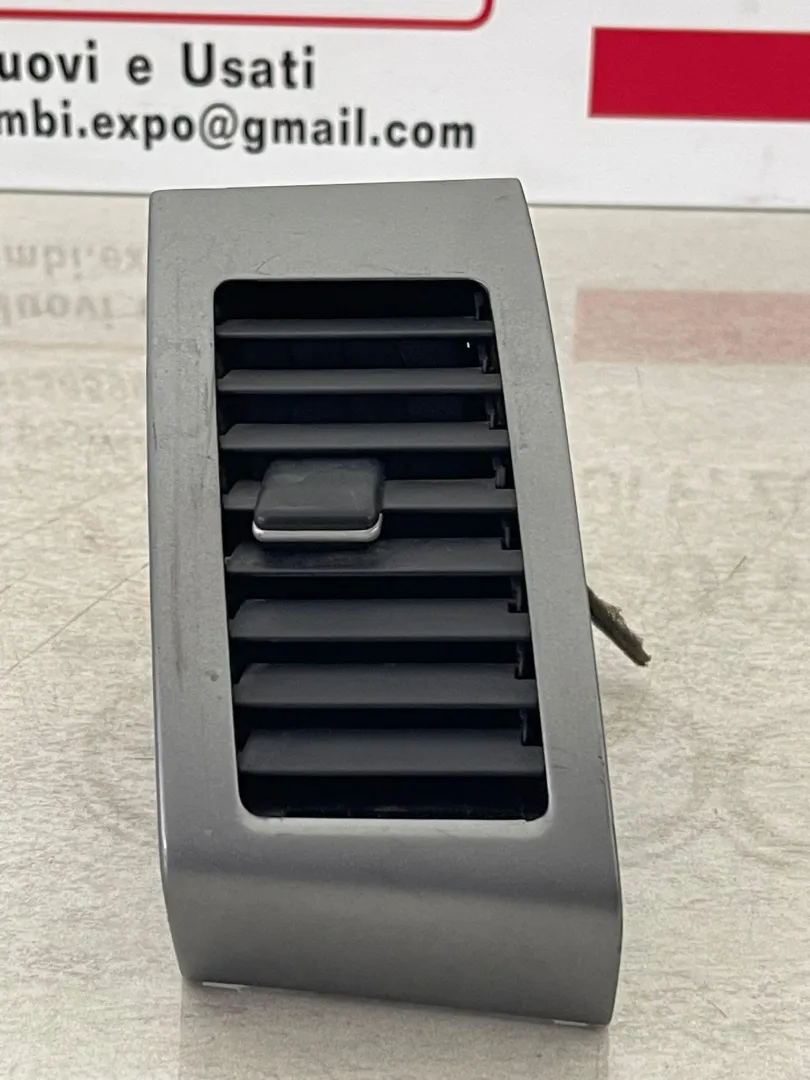 BOCCHETTA ARIA CRUSCOTTO SX con codice GN711-14000 da PEUGEOT 4007 1° Serie (07>)