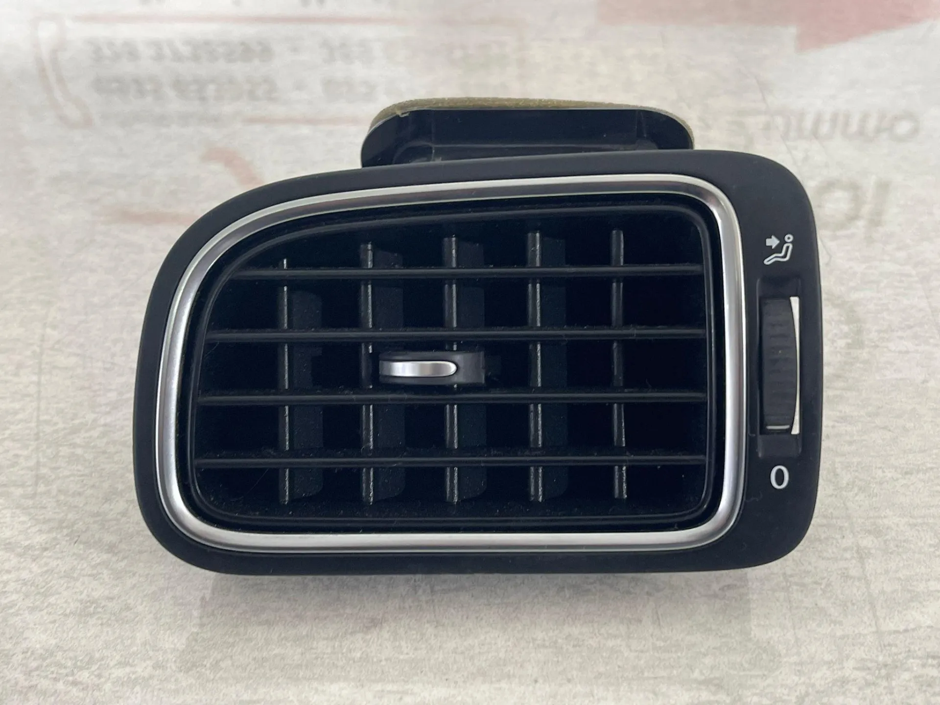 BOCCHETTA ARIA CRUSCOTTO SX VOLKSWAGEN Polo 5° Serie 6RF819703BWMV (09>17)