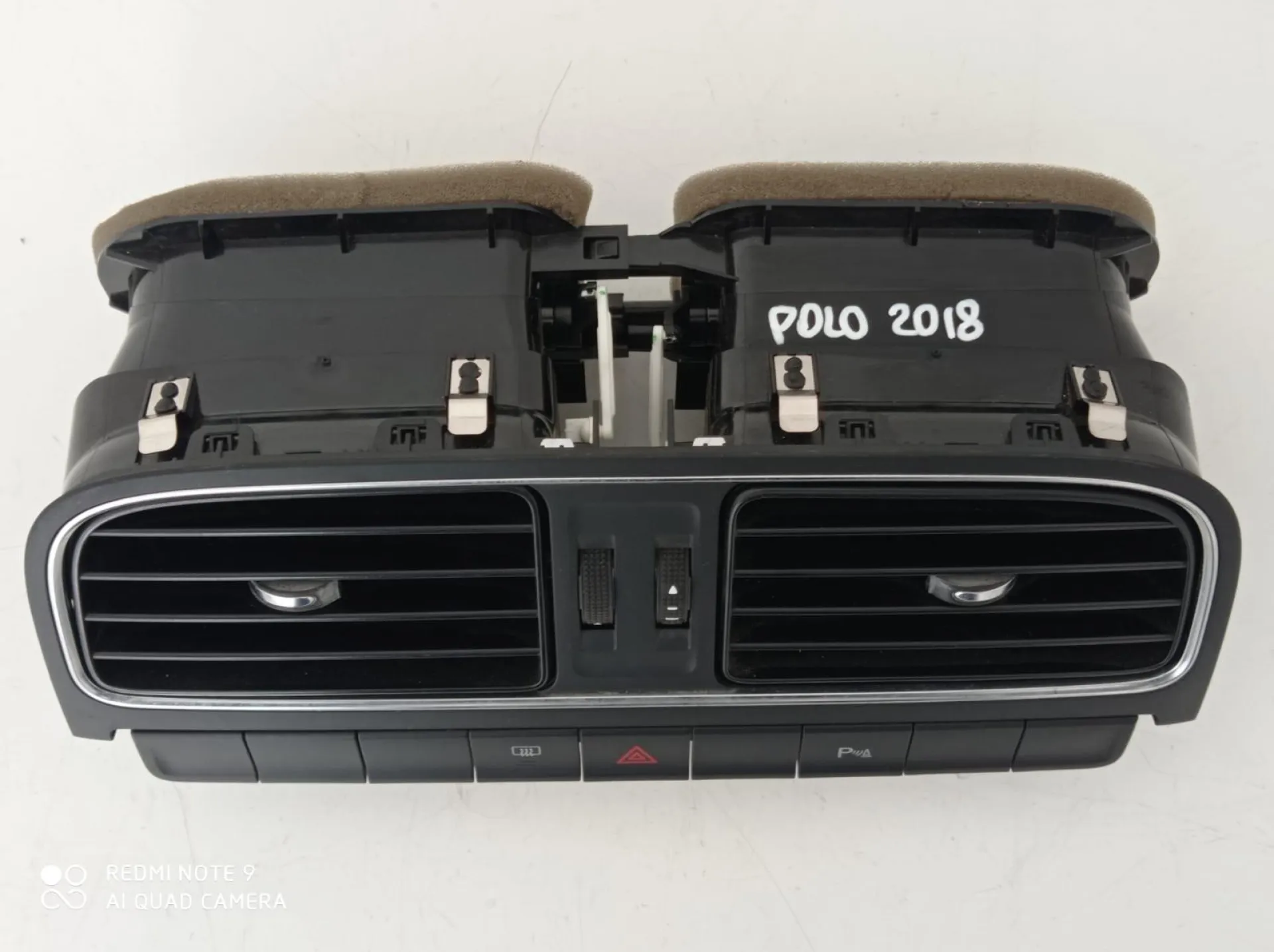 BOCCHETTE ARIA CRUSCOTTO con codice 6C0.819.728 0 da VOLKSWAGEN Polo 5° Serie (09>17)