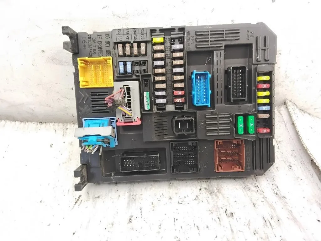 BODY COMPUTER con codice 9819851280-01 da OPEL Crossland Serie (X) (17>)