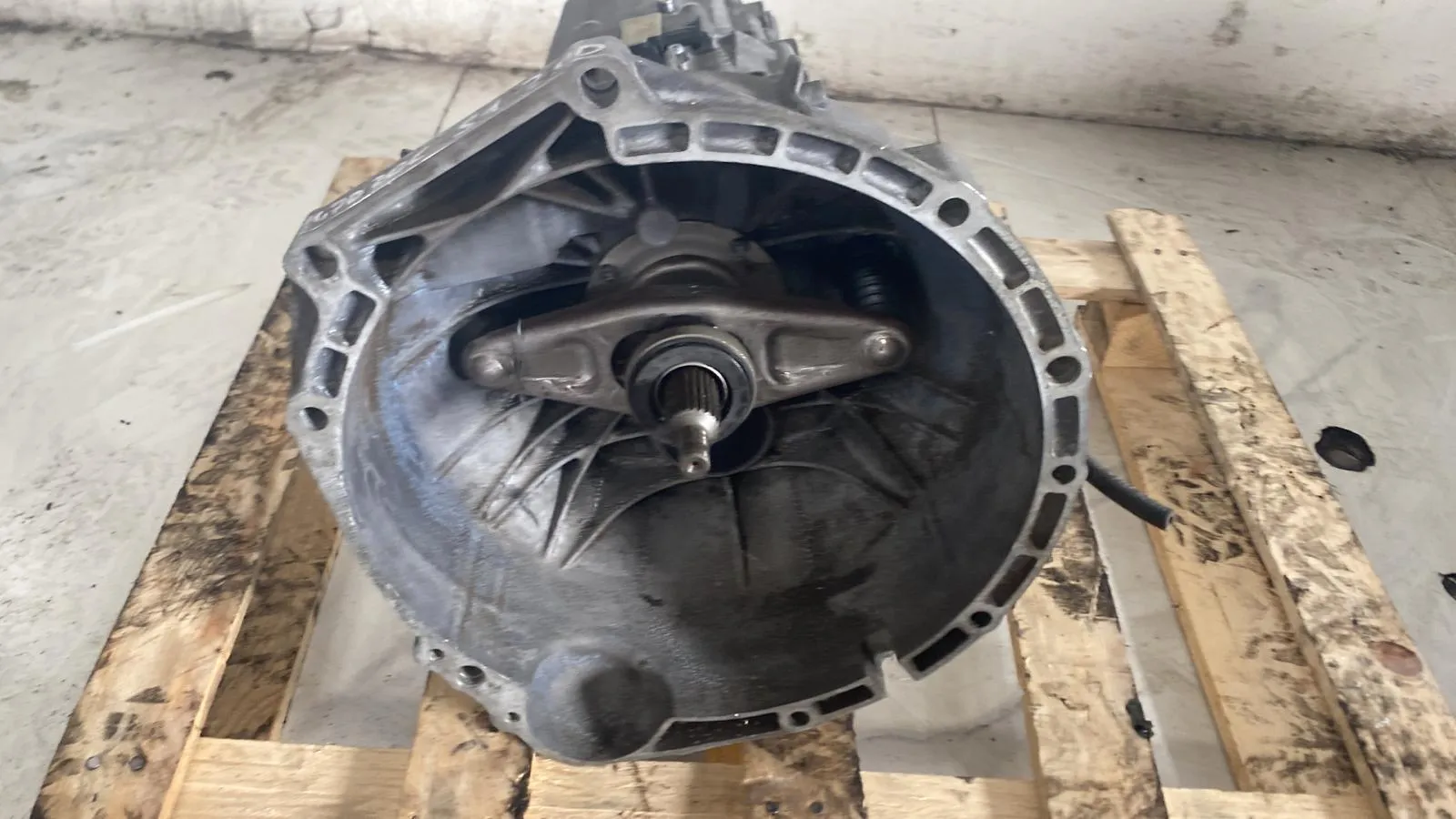 CAMBIO MANUALE COMPLETO con codice 2300-7533818 da BMW Serie 1 Serie (E87) con codice motore N47D20C/N47D20C Diesel 2000 (07>)