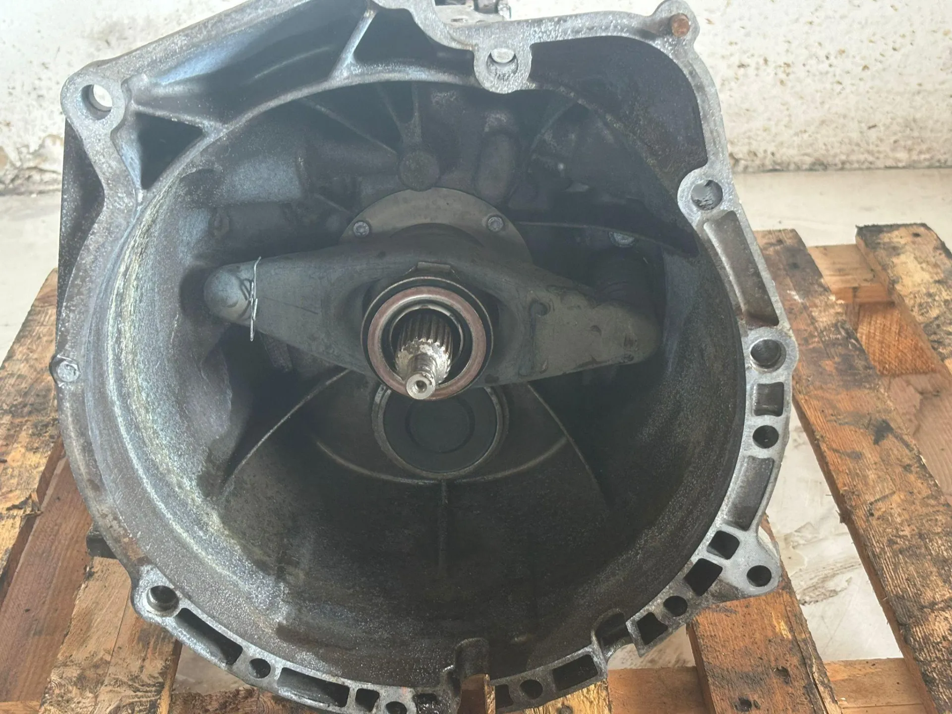CAMBIO MANUALE COMPLETO con codice 2300-7533513 da BMW Serie 3 E90 Berlina 2° Serie con codice motore 204D4/204D4 Diesel 2000 (08>)