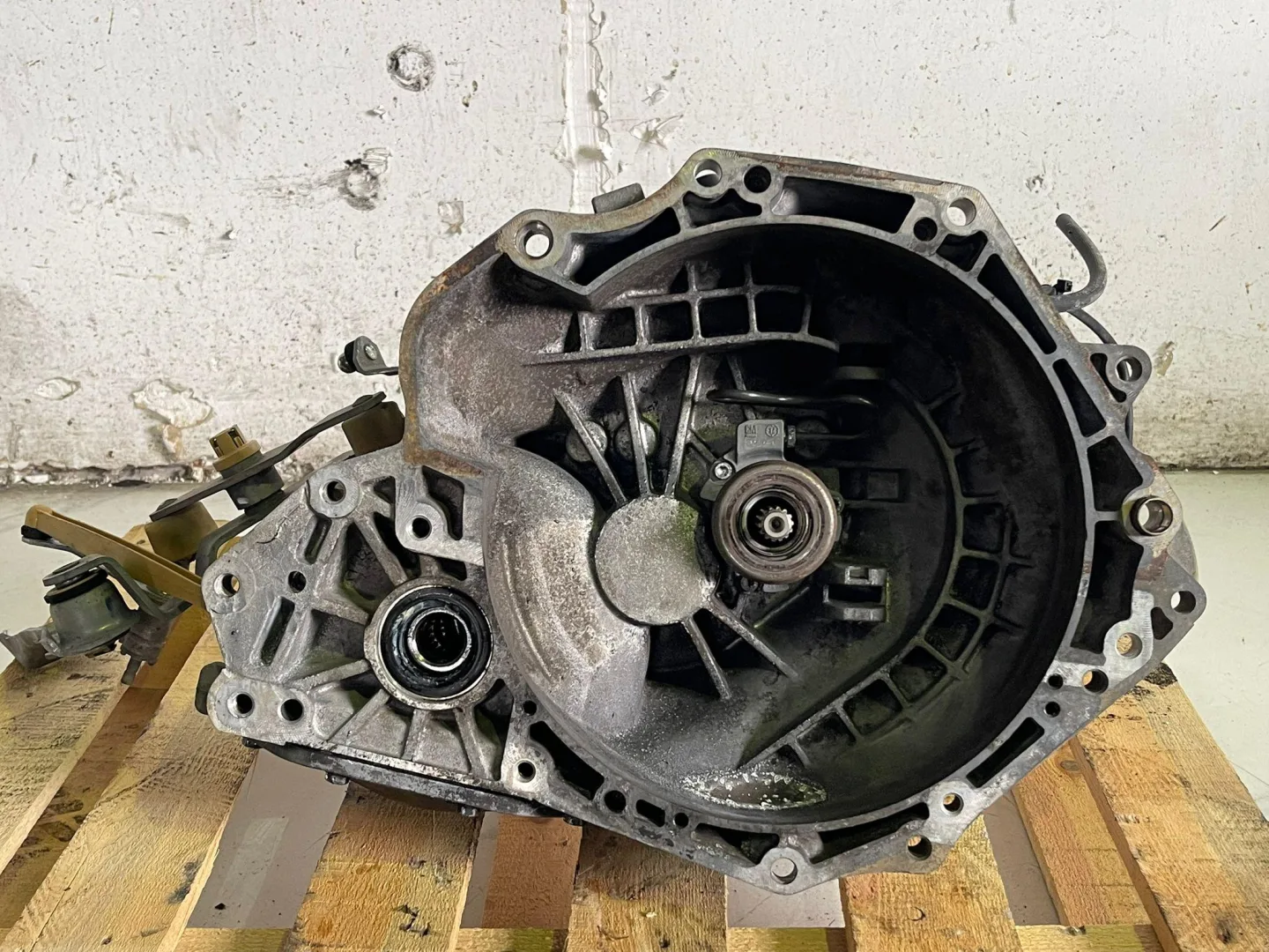 CAMBIO MANUALE COMPLETO con codice 649354685 da OPEL Adam 1° Serie con codice motore A14XEL Benzina 1400 (13>)