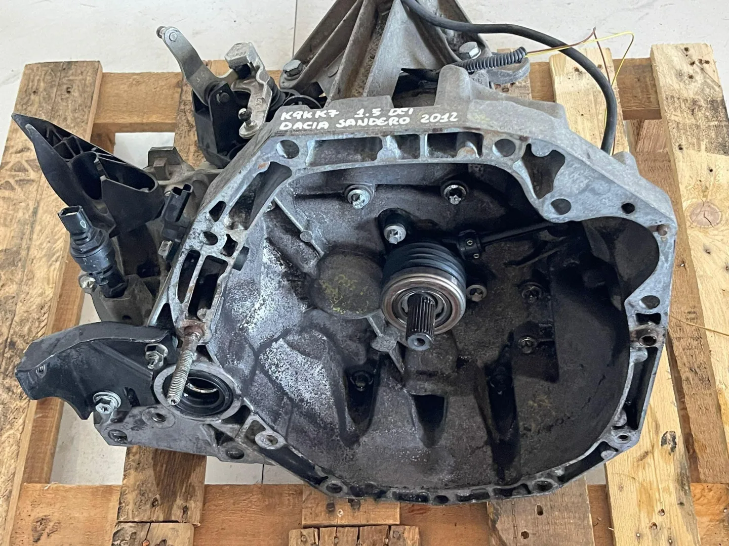 CAMBIO MANUALE COMPLETO con codice 8200459870 da DACIA Sandero 1° Serie con codice motore K9K K7 Diesel 1500 (08>12)