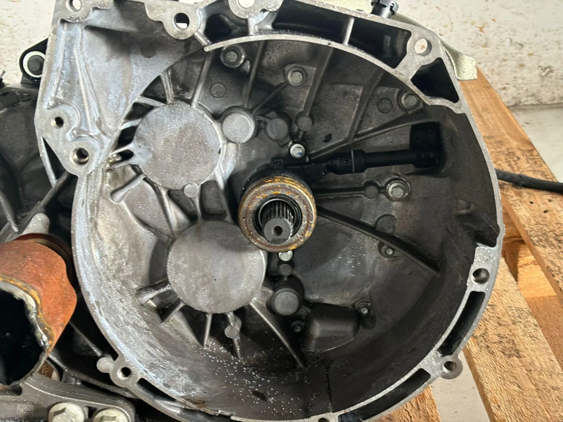 CAMBIO MANUALE COMPLETO con codice KV6R 7002 AHB da FORD Focus Berlina 7° Serie Diesel 1500 (18>)