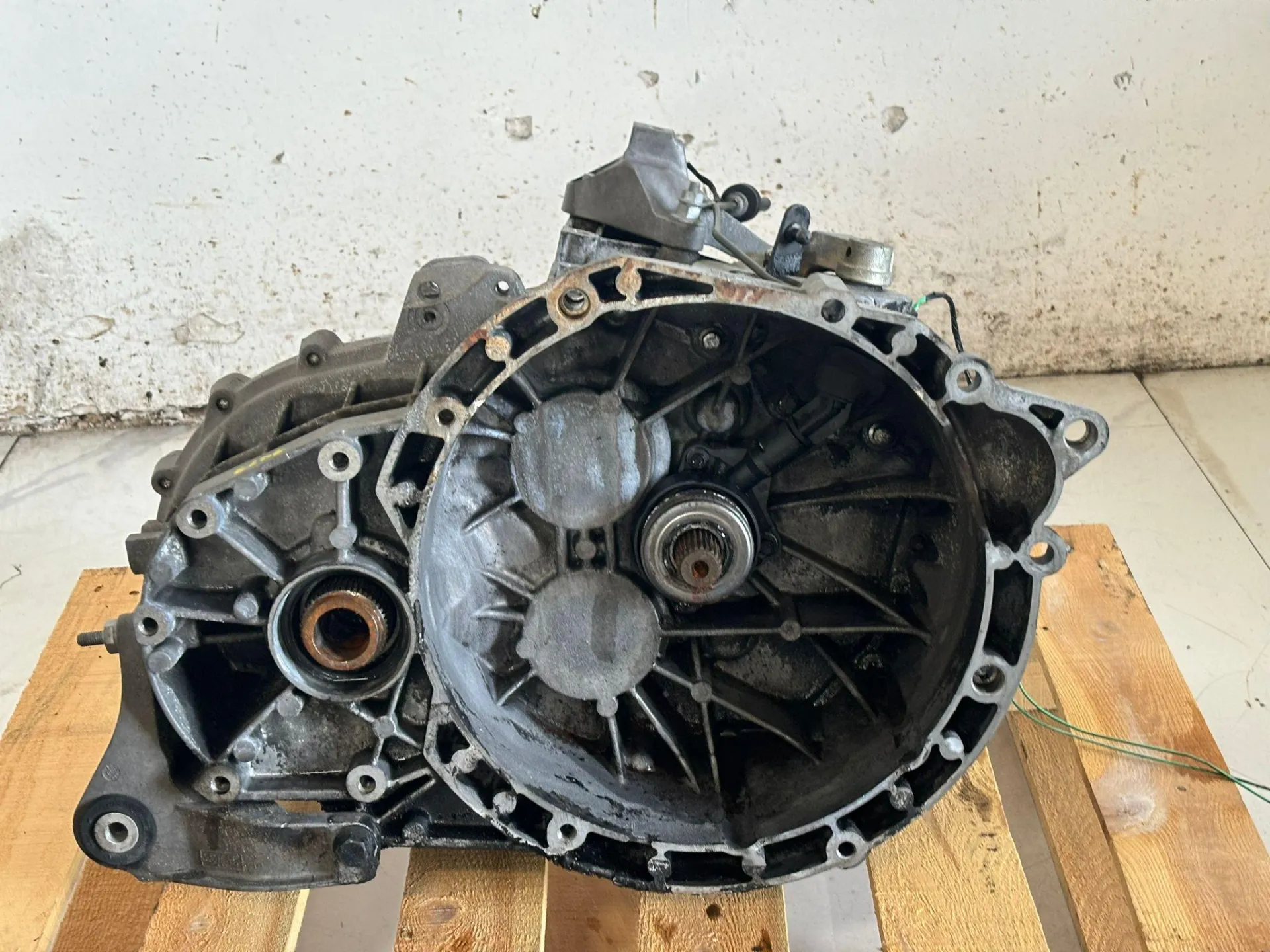 CAMBIO MANUALE COMPLETO con codice 8V4R-7002-BF da FORD Kuga Serie (CBV) Diesel 2000 (08>13)