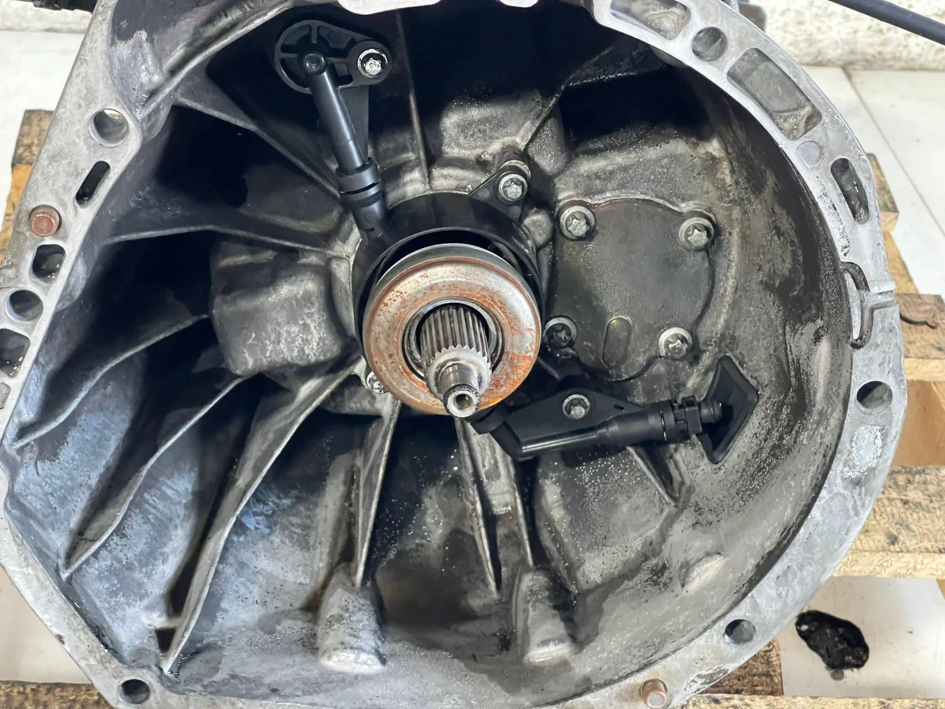 CAMBIO MANUALE COMPLETO con codice A9042610101 da MERCEDES Sprinter 2° Serie con codice motore 711620/711620 Diesel 2200 (00>06)