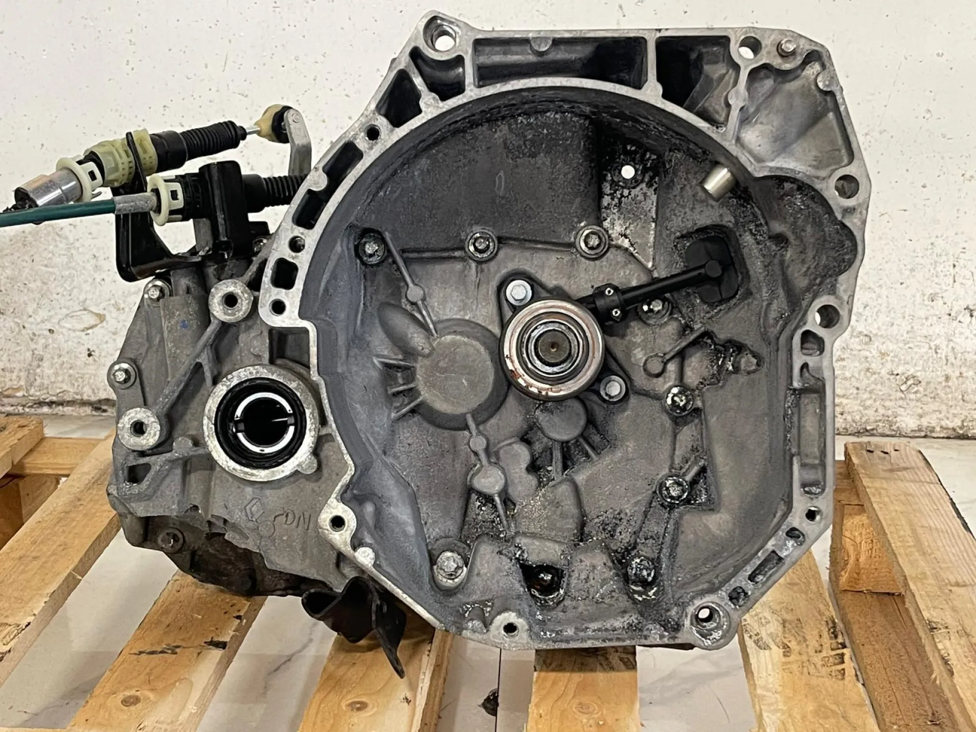 CAMBIO MANUALE COMPLETO con codice 304010 100R da NISSAN Micra 7° Serie Benzina 1200 (10>16)
