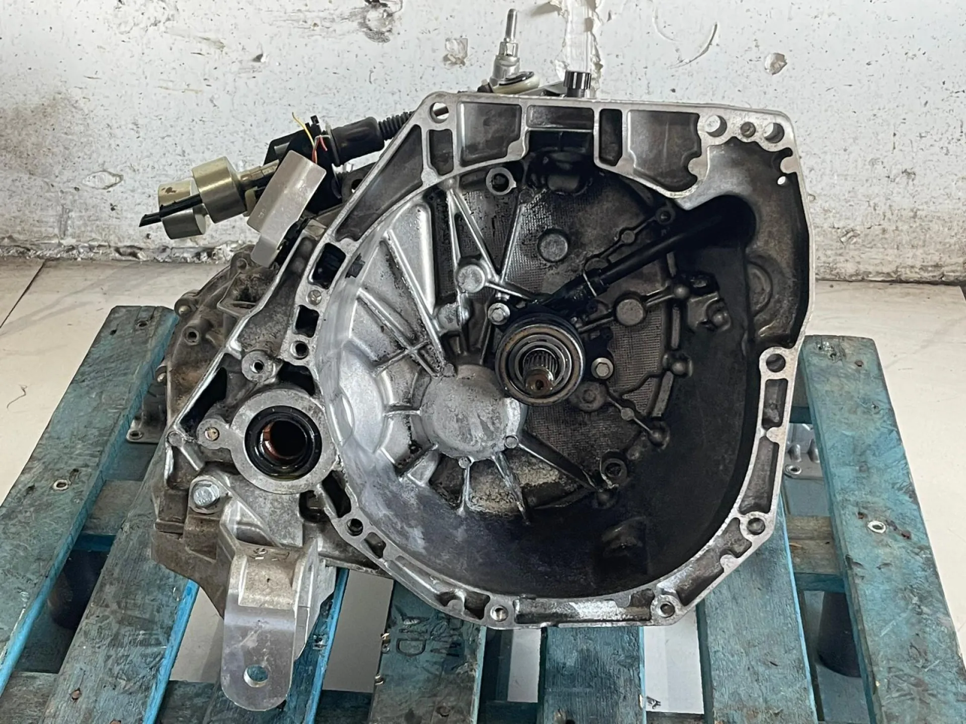 CAMBIO MANUALE COMPLETO con codice 320106980R da NISSAN Qashqai Serie Benzina 1300 (14>)
