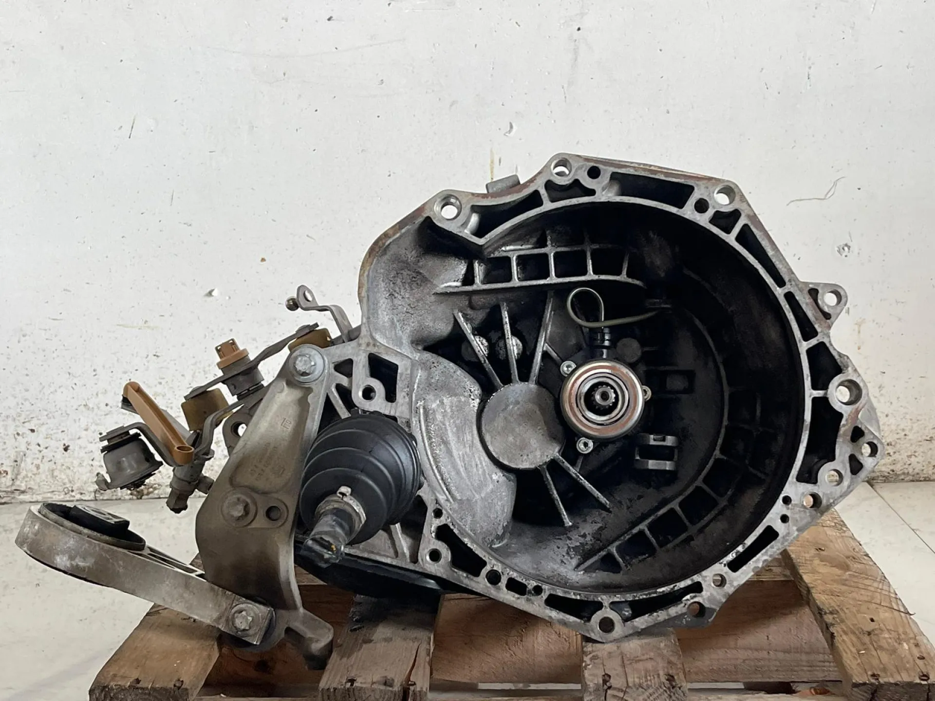 CAMBIO MANUALE COMPLETO con codice 649354685 da OPEL Astra H Berlina con codice motore Y17DT/Y17DT Diesel 1700 (04>07)