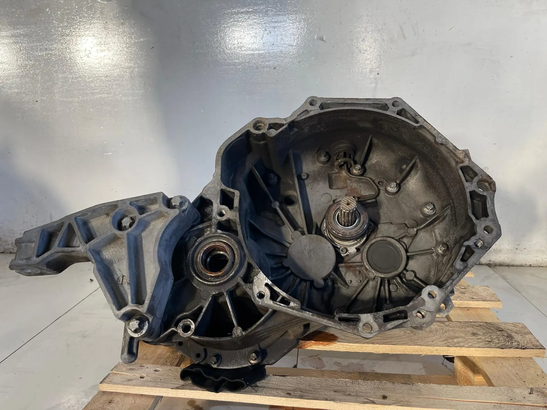 CAMBIO MANUALE COMPLETO con codice 5495775 da OPEL Astra H Berlina 2° serie Diesel 1700 (07>)