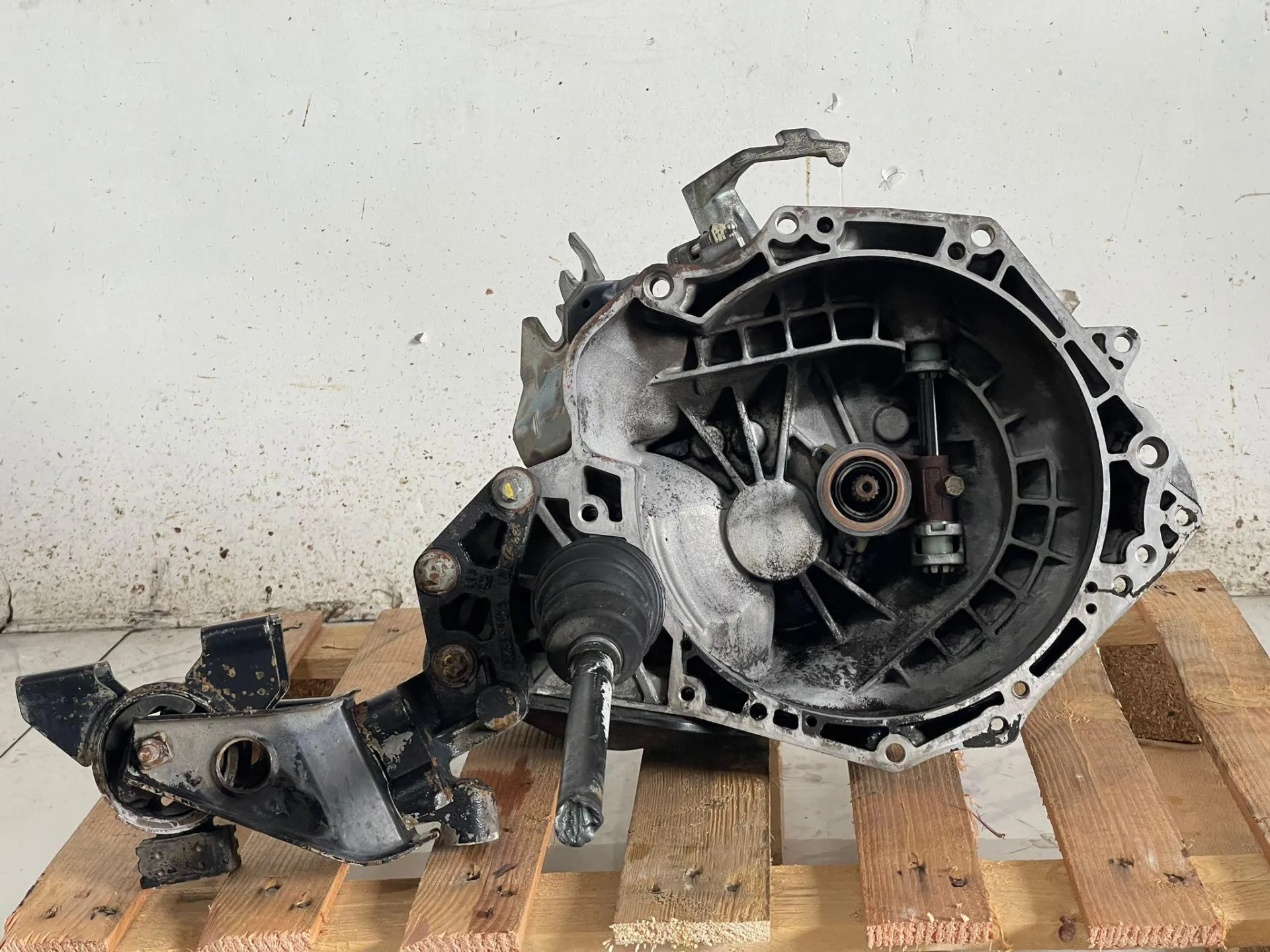 CAMBIO MANUALE COMPLETO con codice 55355489 da OPEL Corsa D 5P 1° Serie con codice motore Z12XEP/Z12XEP Benzina 1200 (06>)