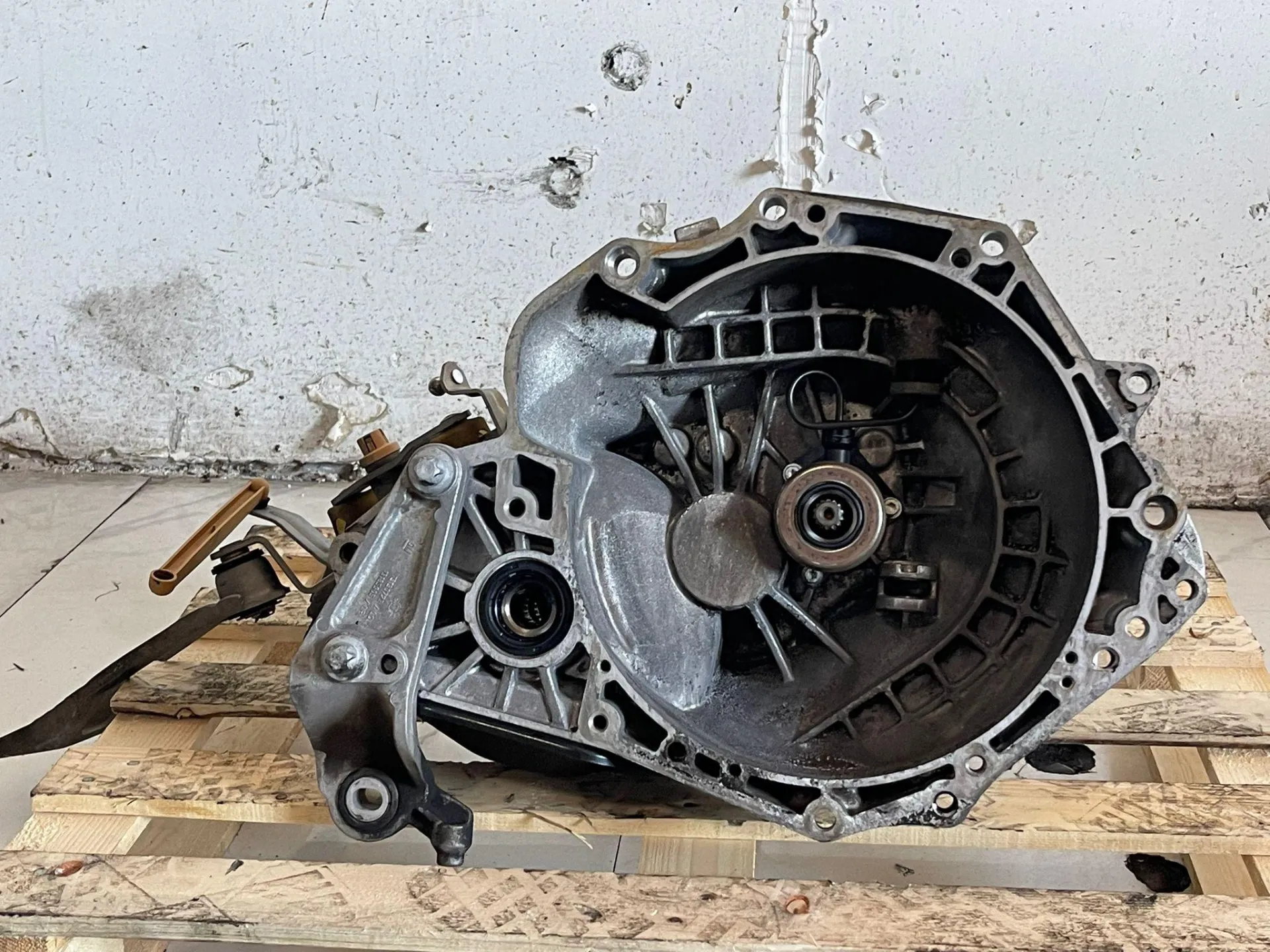 CAMBIO MANUALE COMPLETO con codice 55565177 da OPEL Corsa D 5P 2° Serie Diesel 1200 (11>)