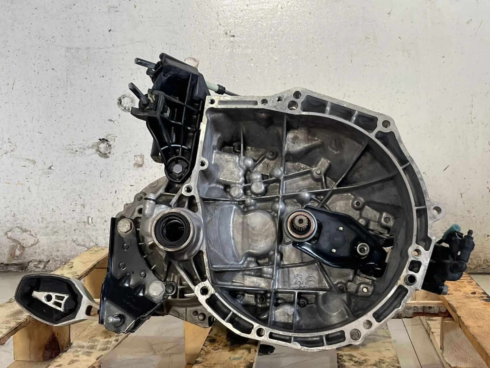 CAMBIO MANUALE COMPLETO con codice con codice motore HM05 da PEUGEOT 208 Serie Benzina 1200 (19>)