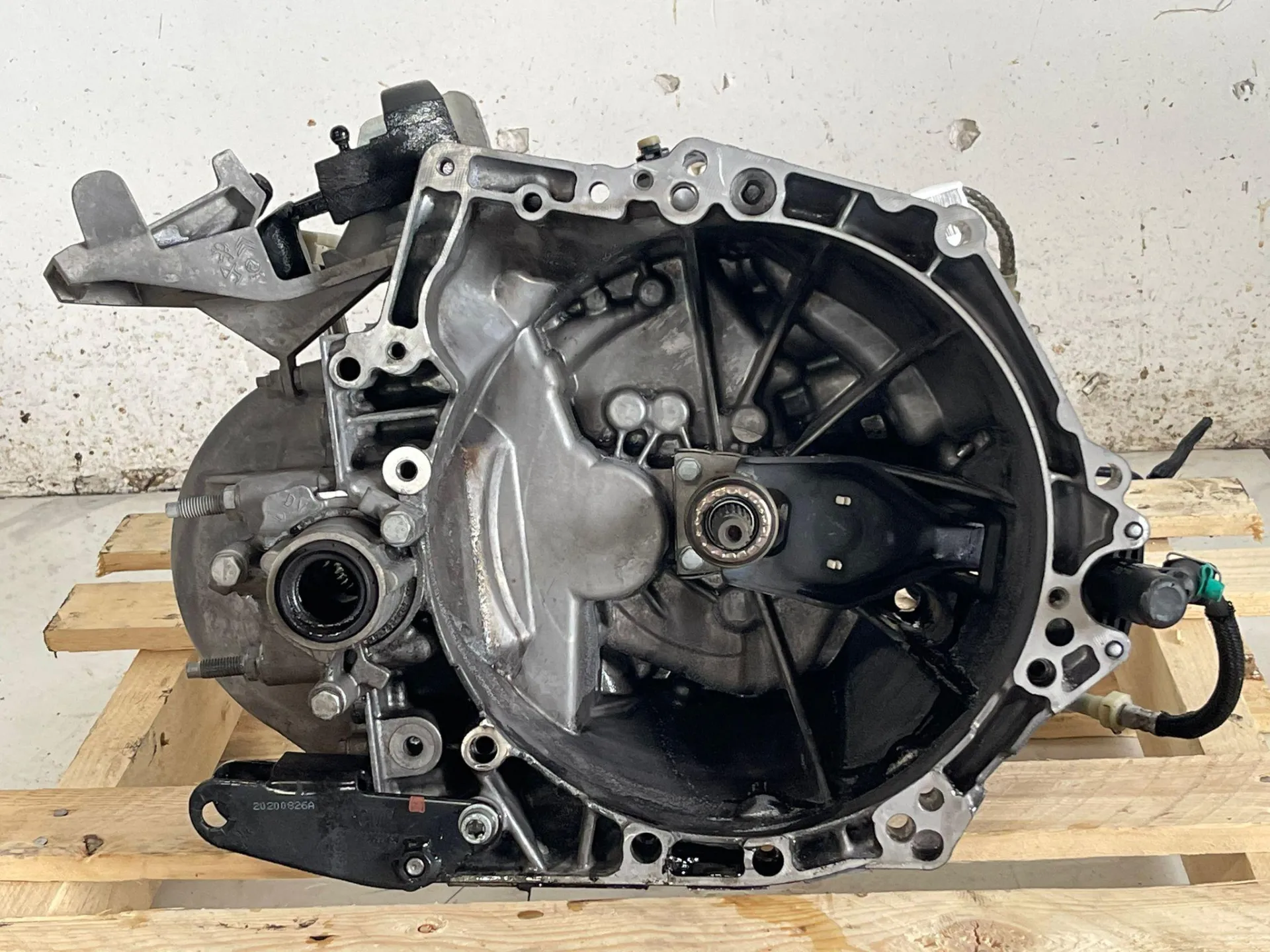 CAMBIO MANUALE COMPLETO con codice 9682054510 da PEUGEOT 3008 Serie con codice motore YH01/YH01 Diesel 1500 (16>)