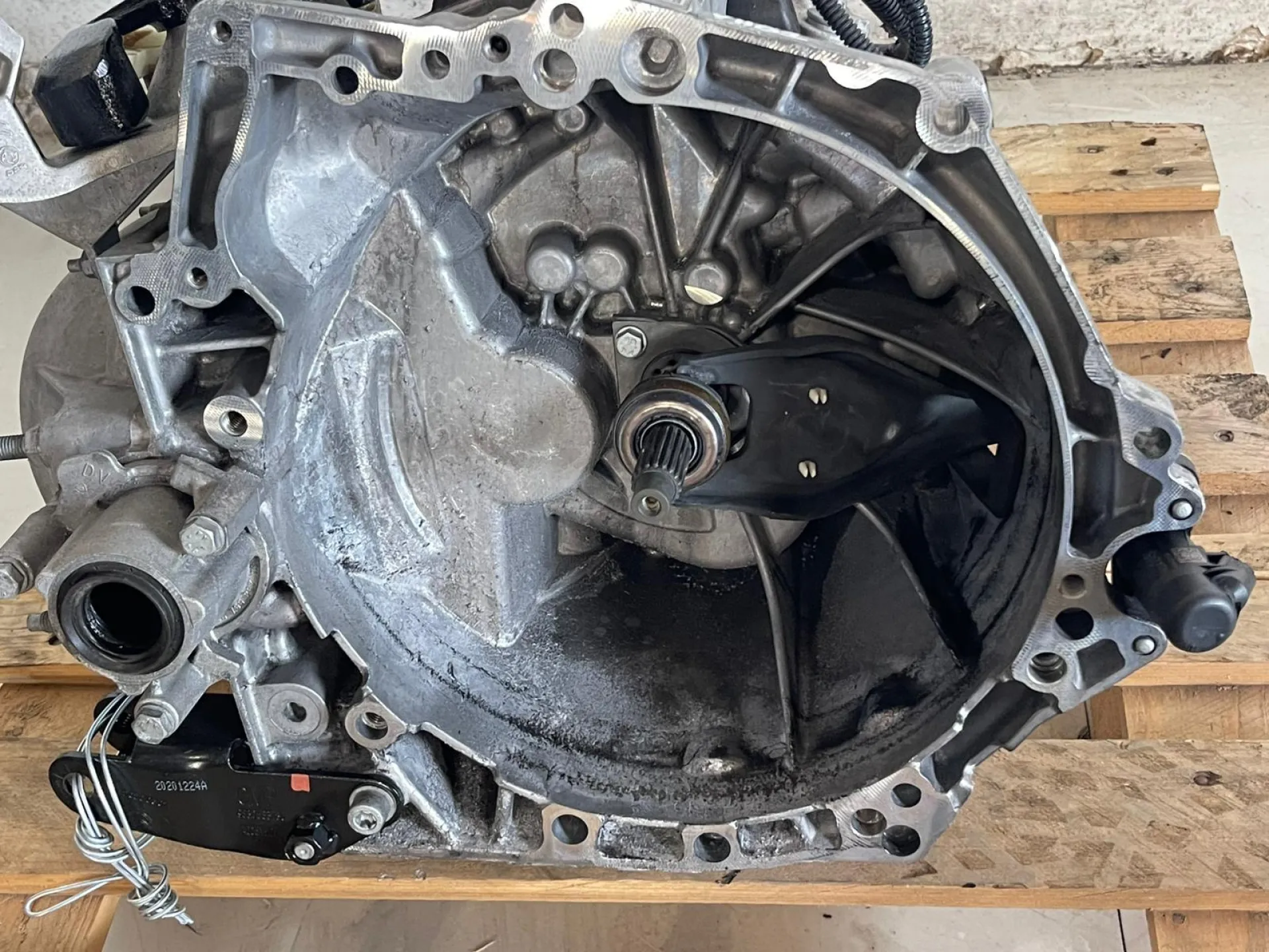 CAMBIO MANUALE COMPLETO con codice 9811243810 / 20V253 / 1216768 da PEUGEOT 3008 Serie Diesel 1500 (16>23)
