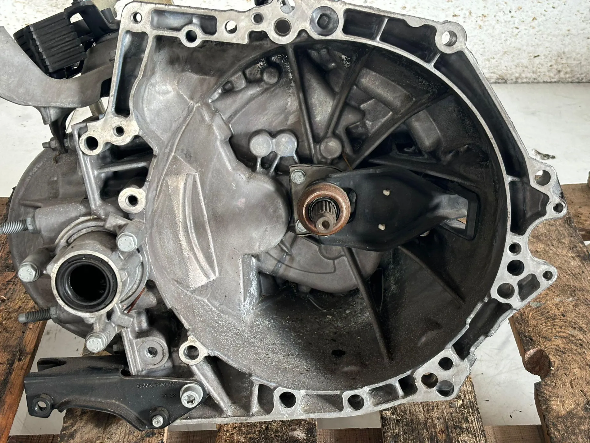 CAMBIO MANUALE COMPLETO con codice 403572 da PEUGEOT 3008 Serie Diesel 1500 (16>)