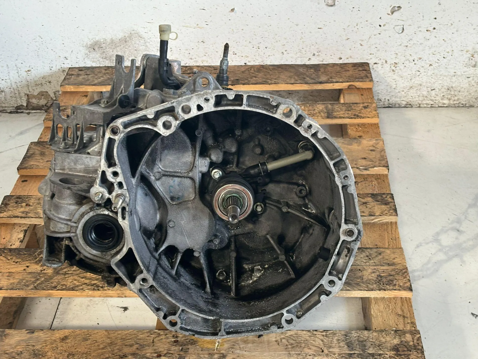 CAMBIO MANUALE COMPLETO con codice CE ND0 0008200 128 da RENAULT Megane III con codice motore F9Q/F9Q Diesel 1900 (08>16)