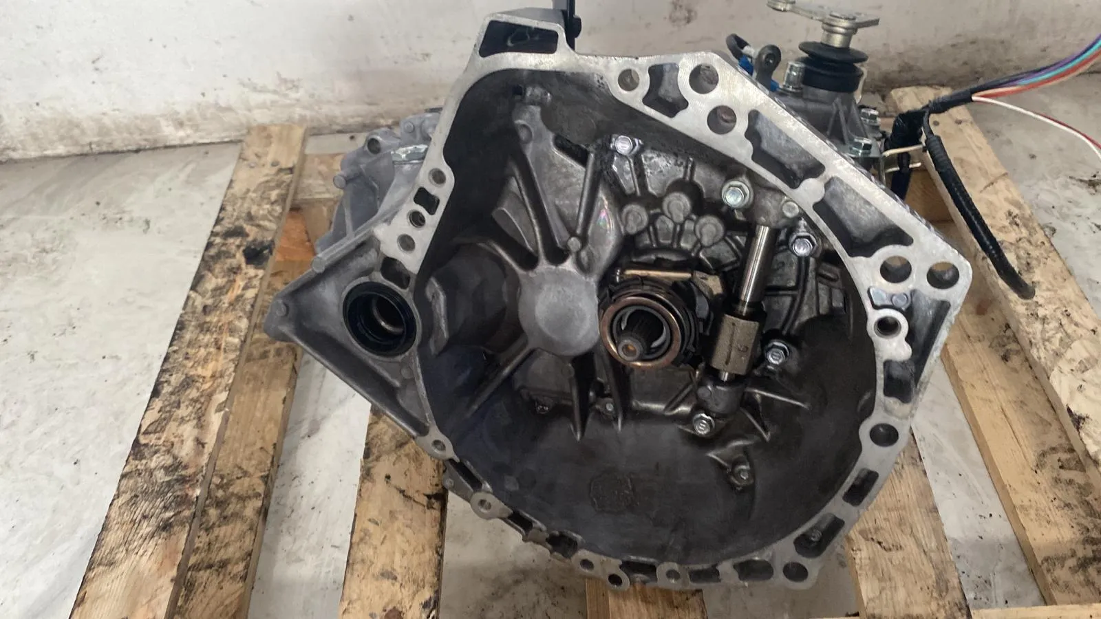CAMBIO MANUALE COMPLETO con codice 20L0834316 da TOYOTA Aygo 3° Serie con codice motore 1KR/1KR Benzina 1000 (15>)