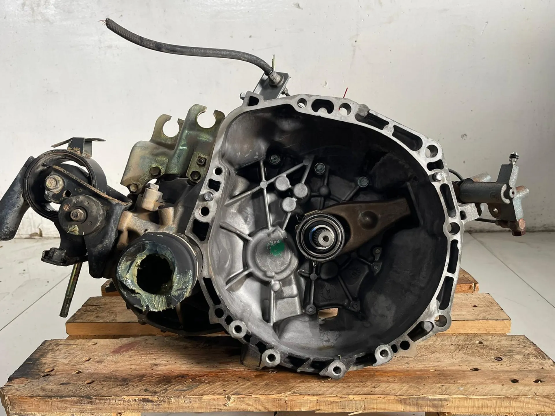 CAMBIO MANUALE COMPLETO con codice 33111-0D020 da TOYOTA Yaris Serie Benzina 1300 (03>05)