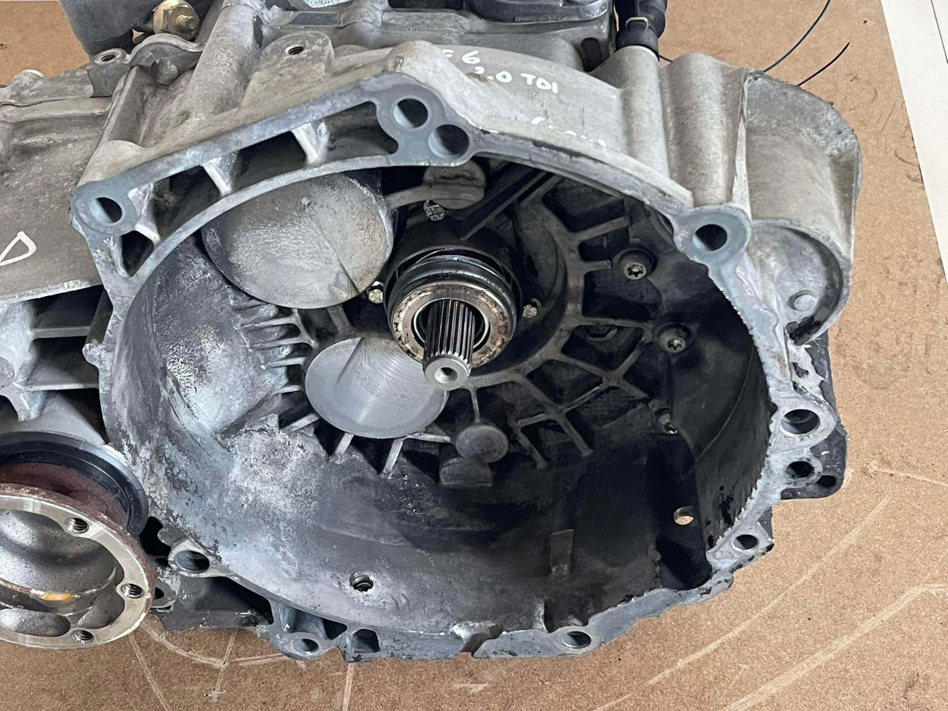 CAMBIO MANUALE COMPLETO con codice 140710458 da VOLKSWAGEN Golf 6 Berlina con codice motore CBD Diesel 2000 (08>12)