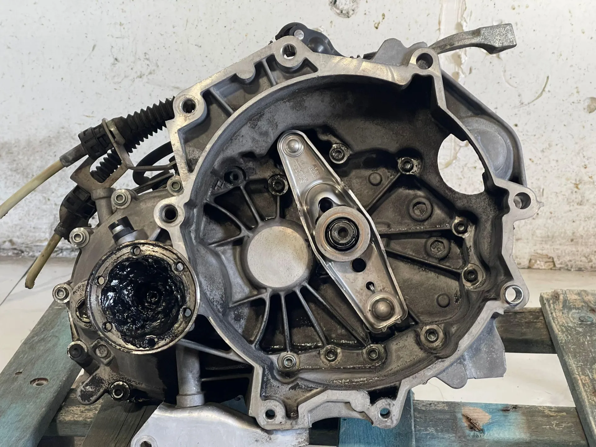 CAMBIO MANUALE COMPLETO con codice con codice motore AWY da VOLKSWAGEN Polo 4° Serie Benzina 1200 (01>09)