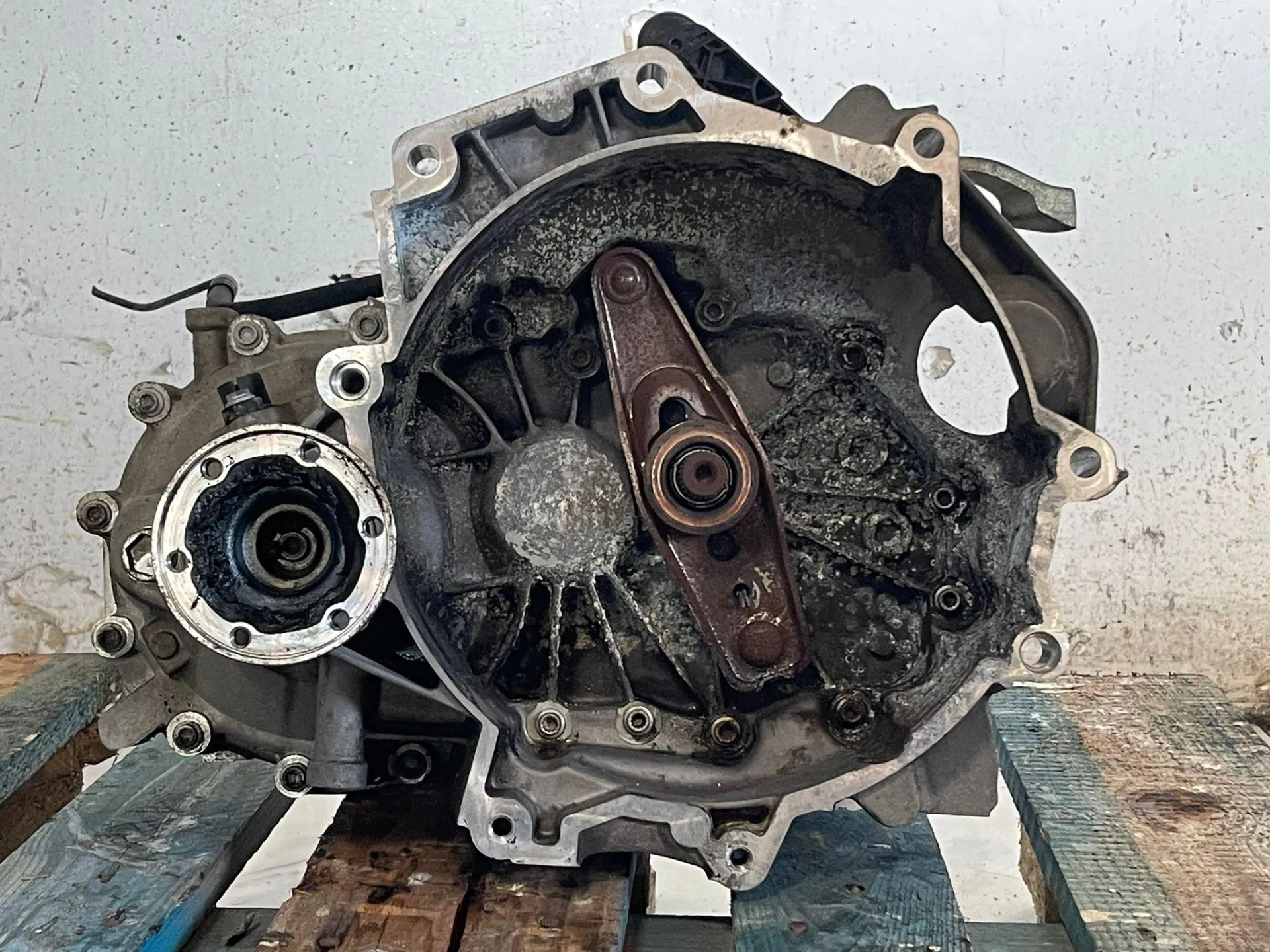 CAMBIO MANUALE COMPLETO con codice 02T301103 da VOLKSWAGEN Polo 5° Serie con codice motore CGP Benzina 1200 (09>17)