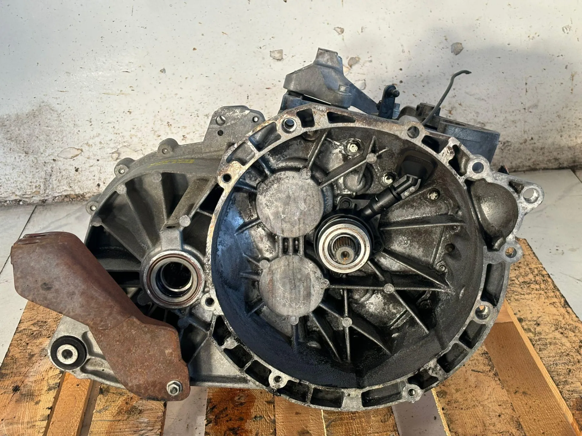 CAMBIO MANUALE COMPLETO con codice 6M2R-7F096 da VOLVO V50 2° Serie Diesel 2000 (07>12)