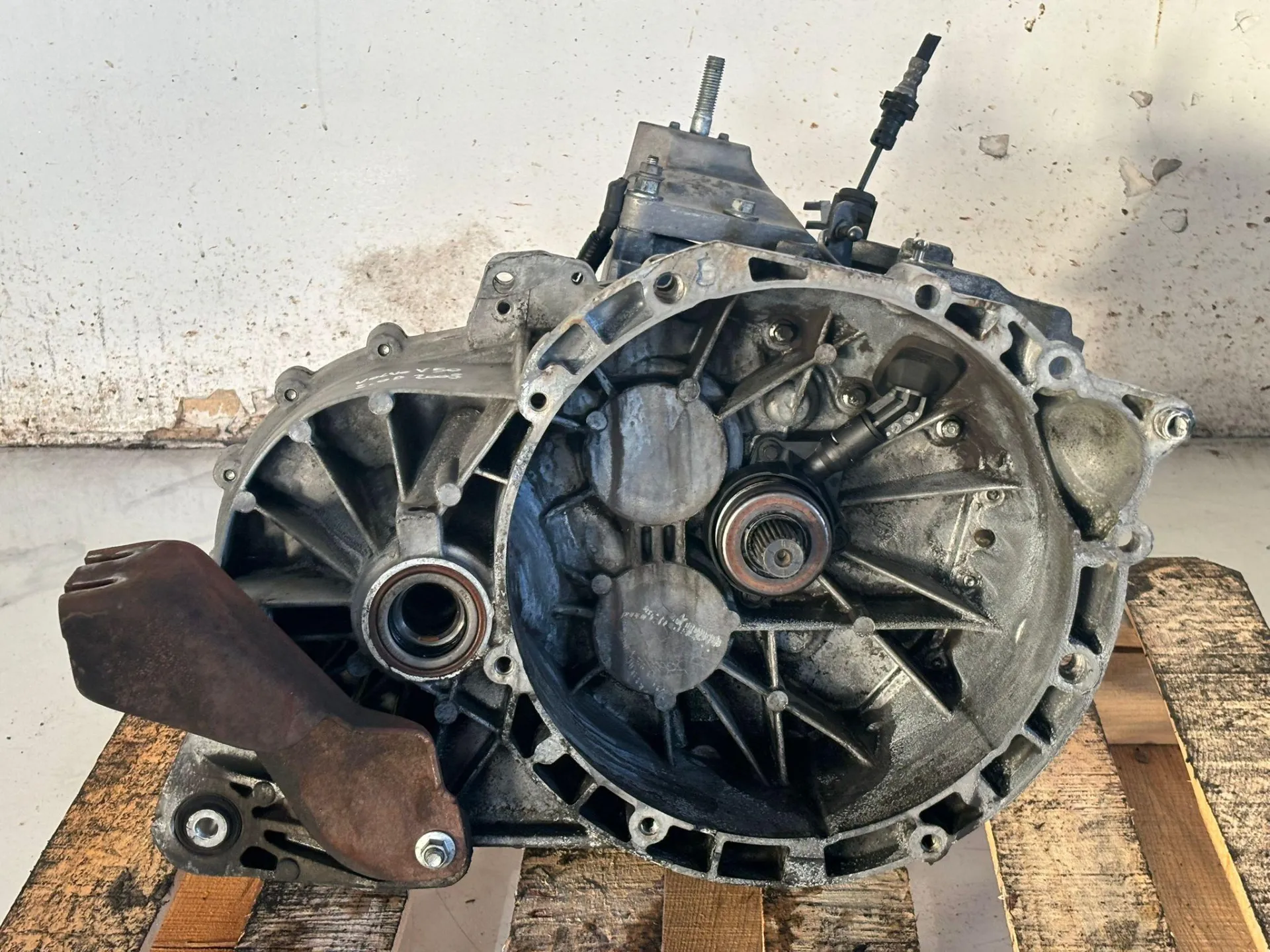 CAMBIO MANUALE COMPLETO con codice 6M2R-7F096 da VOLVO V50 2° Serie Diesel 2000 (07>12)