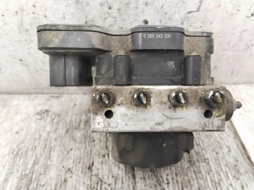 CENTRALINA ABS con codice 0265242031 476601H20A da NISSAN Micra 7° Serie HR12DE benzina 1198 (10>16)