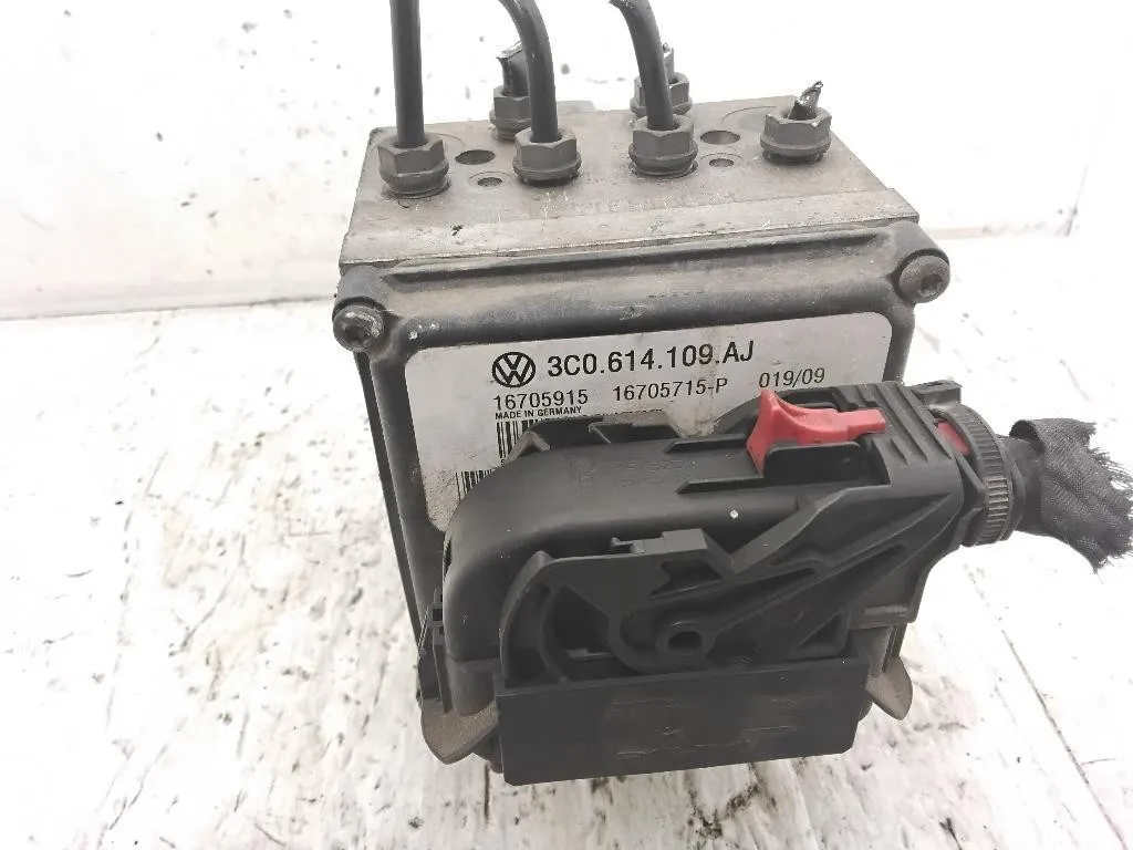 CENTRALINA ABS con codice 3C0614109AJ da VOLKSWAGEN Passat Berlina 4° Serie CDGA bifuel/metano 1390 (05>10)